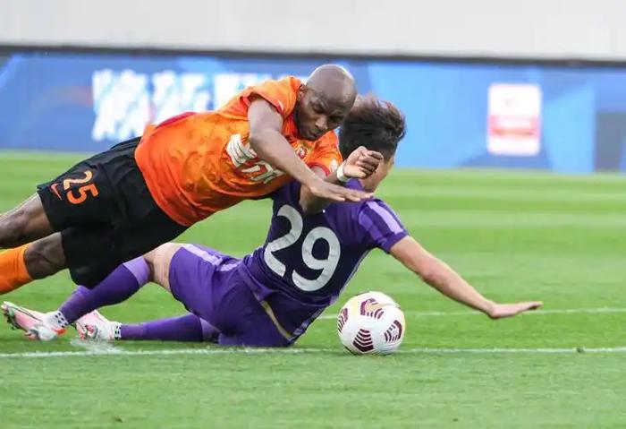 中超联赛引发广泛讨论,促进足球交流的简单介绍 中超联赛引发广泛讨论,促进足球交流的简单介绍