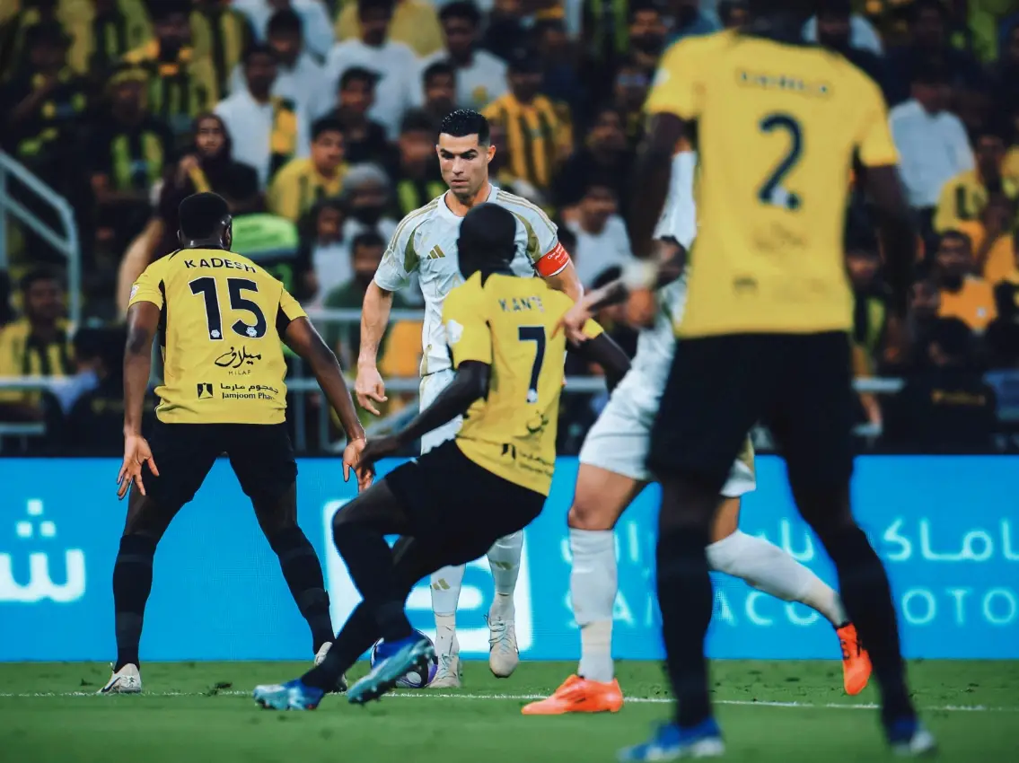 包含看点十足的比赛现场,球迷欢呼声不断的词条 包含看点十足的比赛现场,球迷欢呼声不断的词条