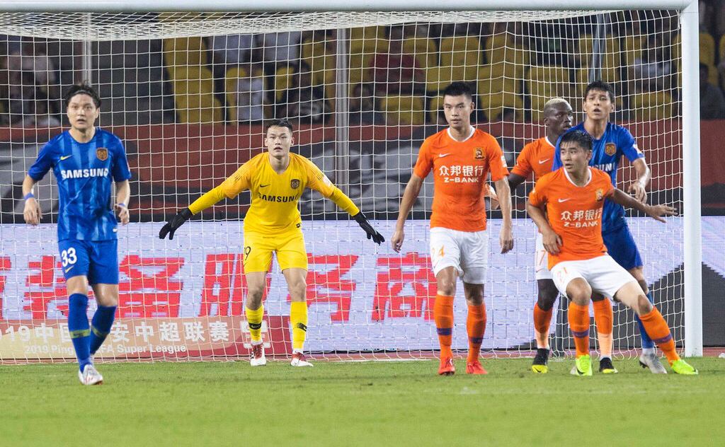 苏宁球员集体受伤,备战困难加剧 球员曝苏宁还拖欠2019年薪水破产清算 钱拿不到 苏宁球员集体受伤,备战困难加剧 球员曝苏宁还拖欠2019年薪水破产清算 钱拿不到