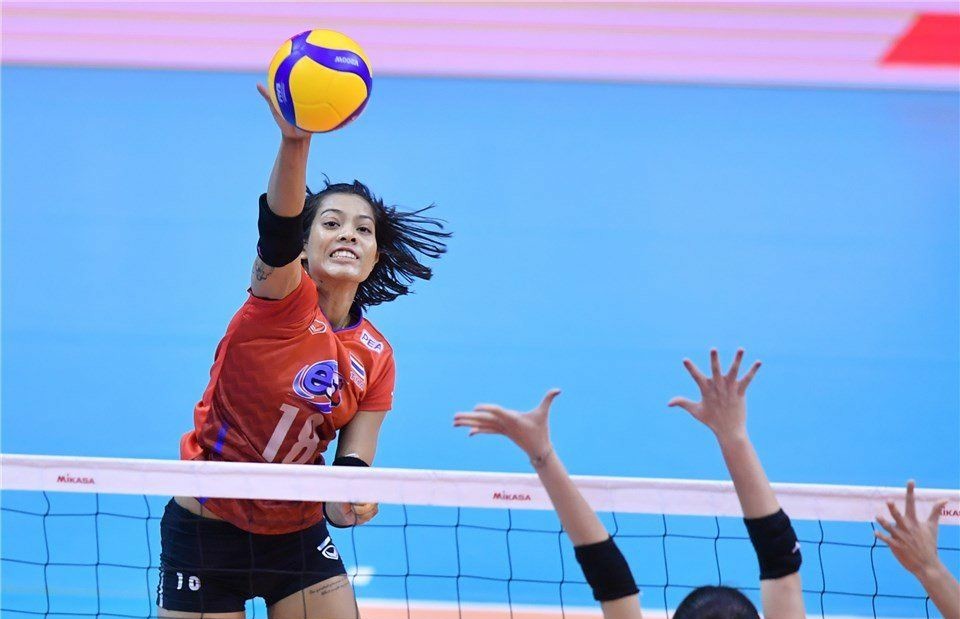 包含队员表现：球队新秀在家练习展现实力的词条