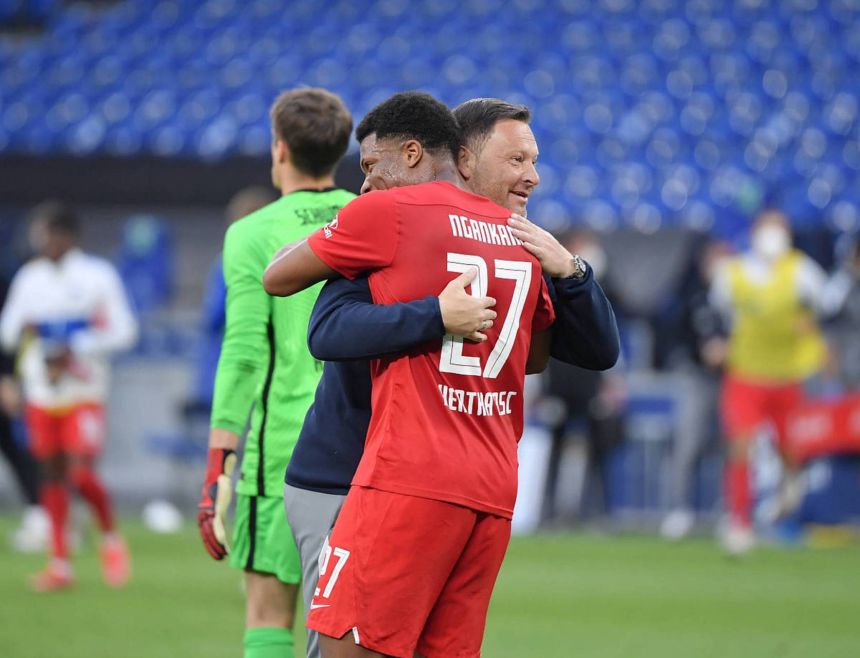 包含柏林赫塔迎来胜利,球迷热情庆祝的词条 包含柏林赫塔迎来胜利,球迷热情庆祝的词条