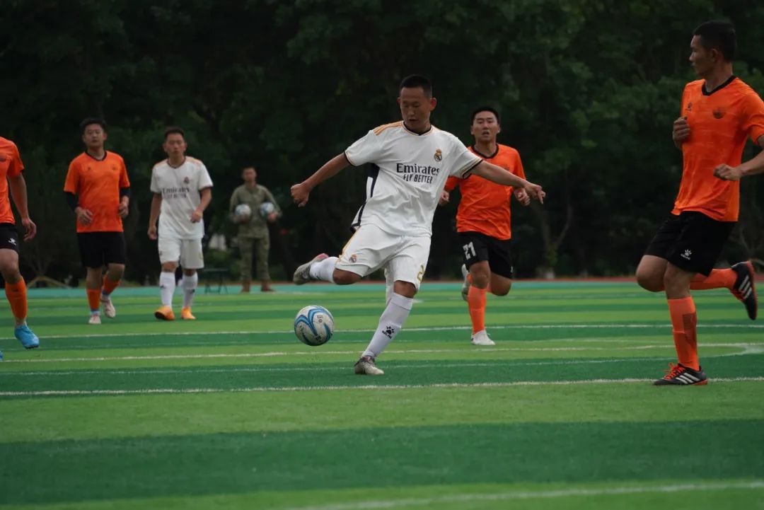 关于紧张激烈的足球比拼,现场热闹非凡的信息 关于紧张激烈的足球比拼,现场热闹非凡的信息