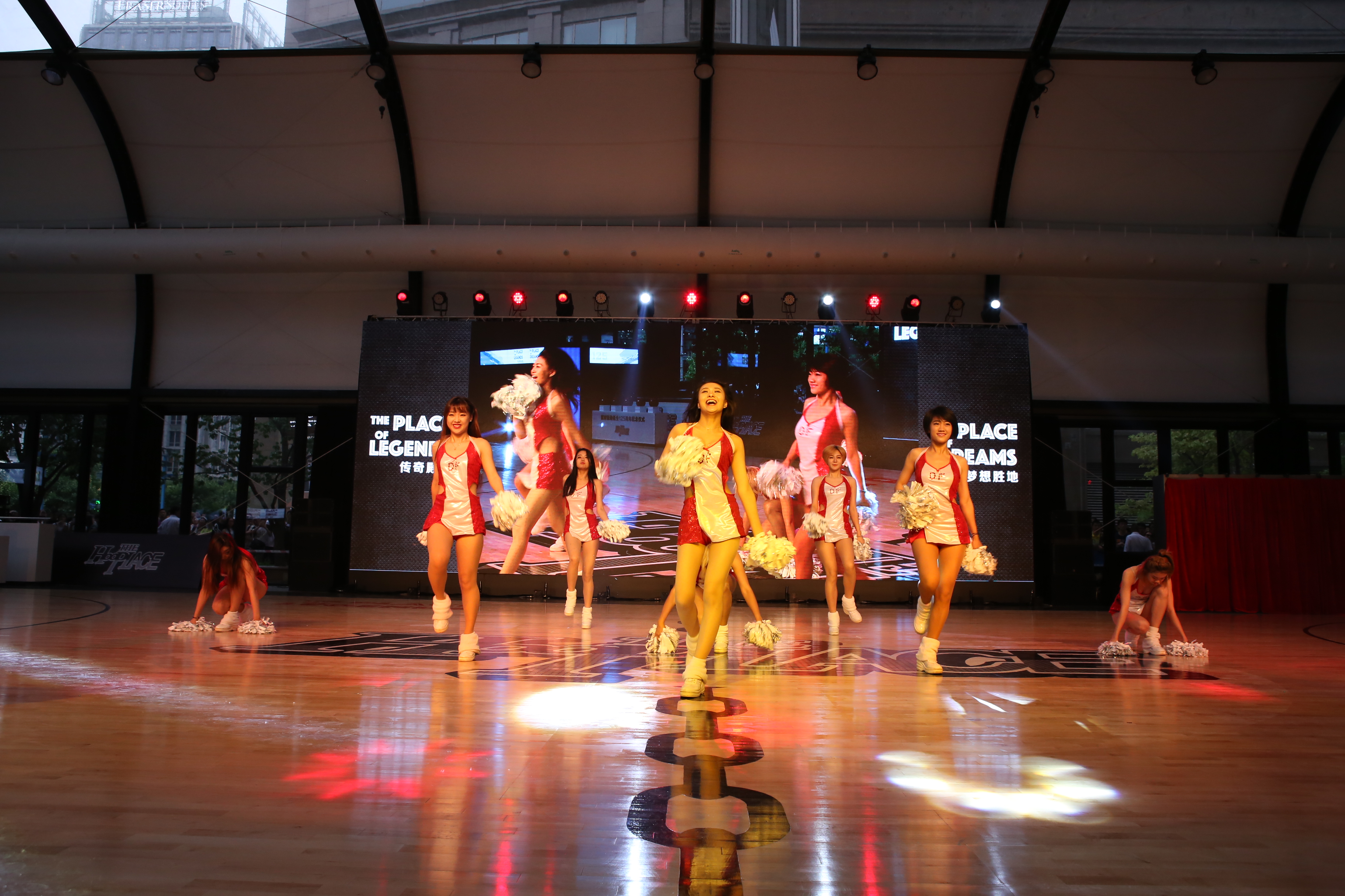 包含篮球艺术展览展示运动文化,吸引众多篮球迷参观的词条 包含篮球艺术展览展示运动文化,吸引众多篮球迷参观的词条