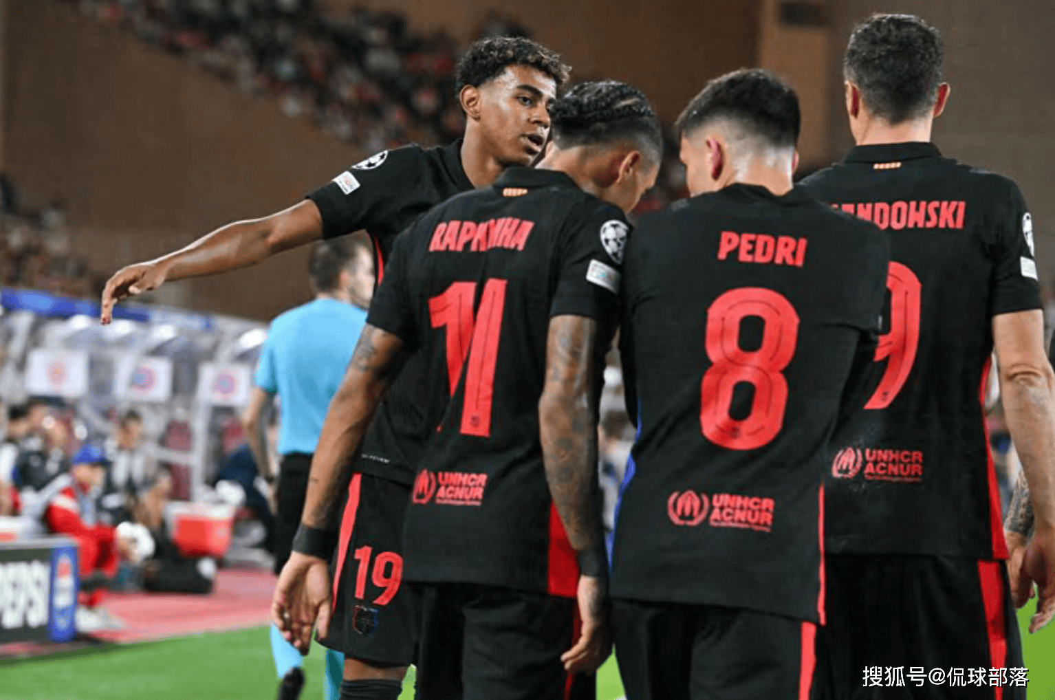 巴萨中场传威胁球,助攻为队建功的简单介绍 巴萨中场传威胁球,助攻为队建功的简单介绍