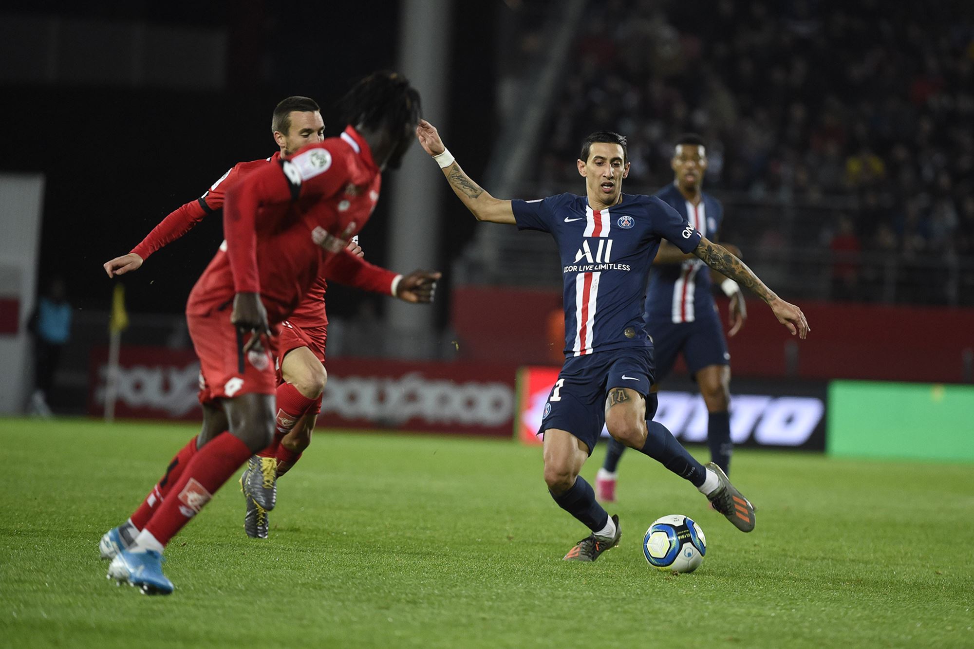 大巴黎客胜第戎,继续领跑积分榜的简单介绍 大巴黎客胜第戎,继续领跑积分榜的简单介绍