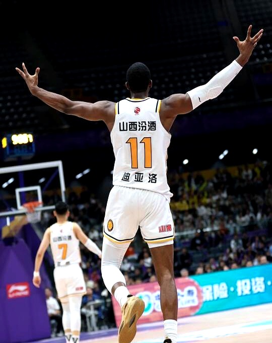 NBA球员在季后赛中展现出色表现 nba球员在季后赛中展现出色表现的是 