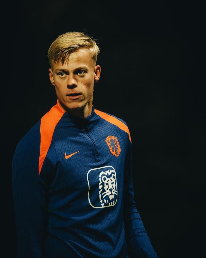 荷兰运动员优雅拼搏,受到教练称赞 荷兰运动员优雅拼搏,受到教练称赞