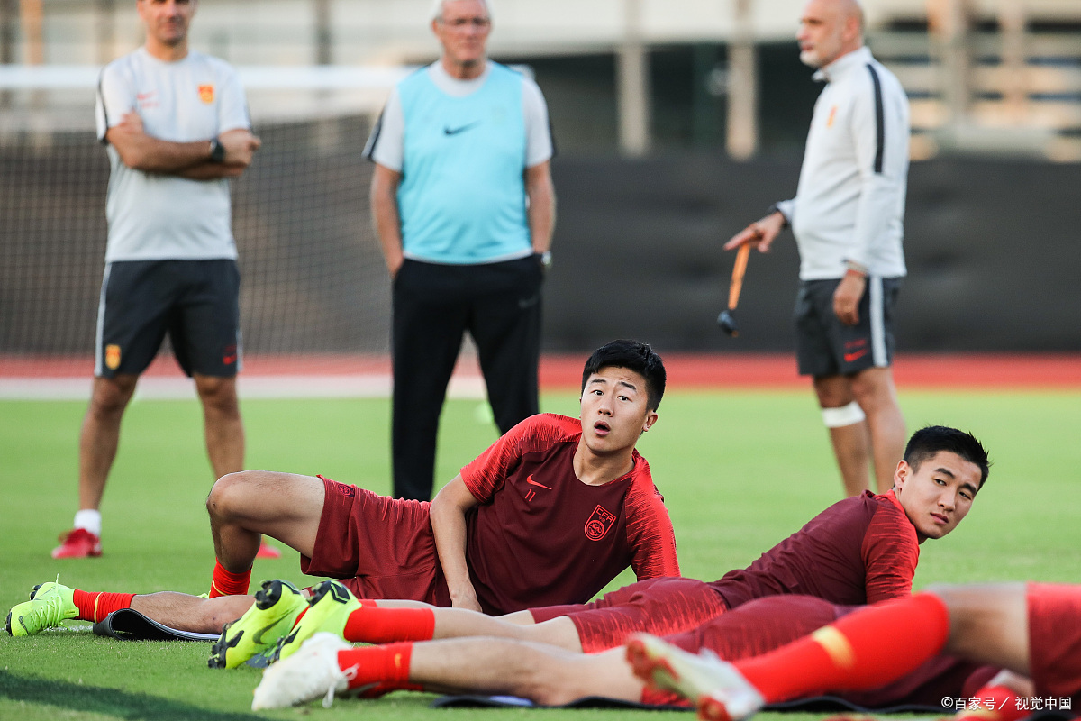 本土顶级球队备战关键赛事,冲刺争夺胜利 本土顶级球队备战关键赛事,冲刺争夺胜利