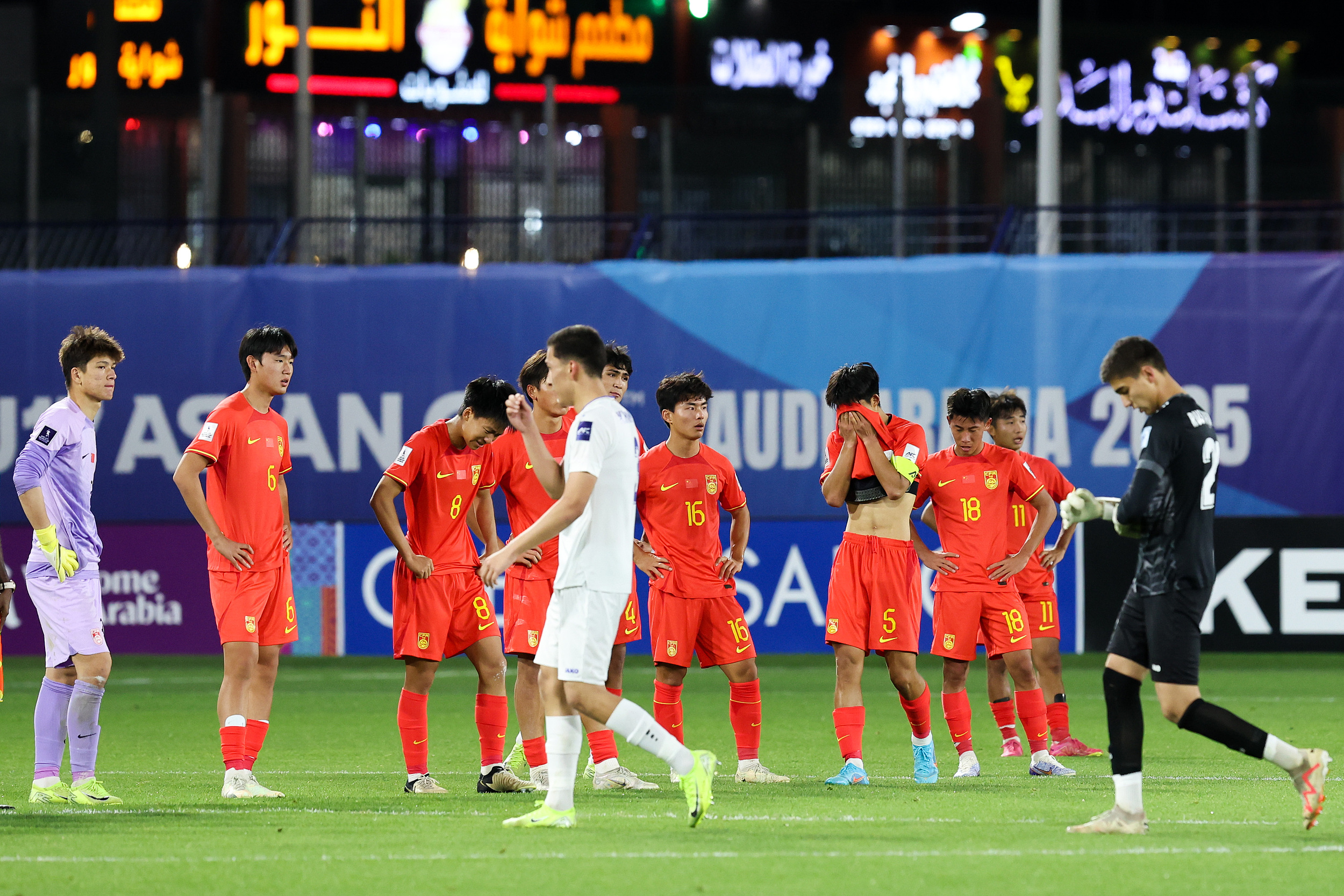 本土顶级球队备战关键赛事,冲刺争夺胜利 本土顶级球队备战关键赛事,冲刺争夺胜利