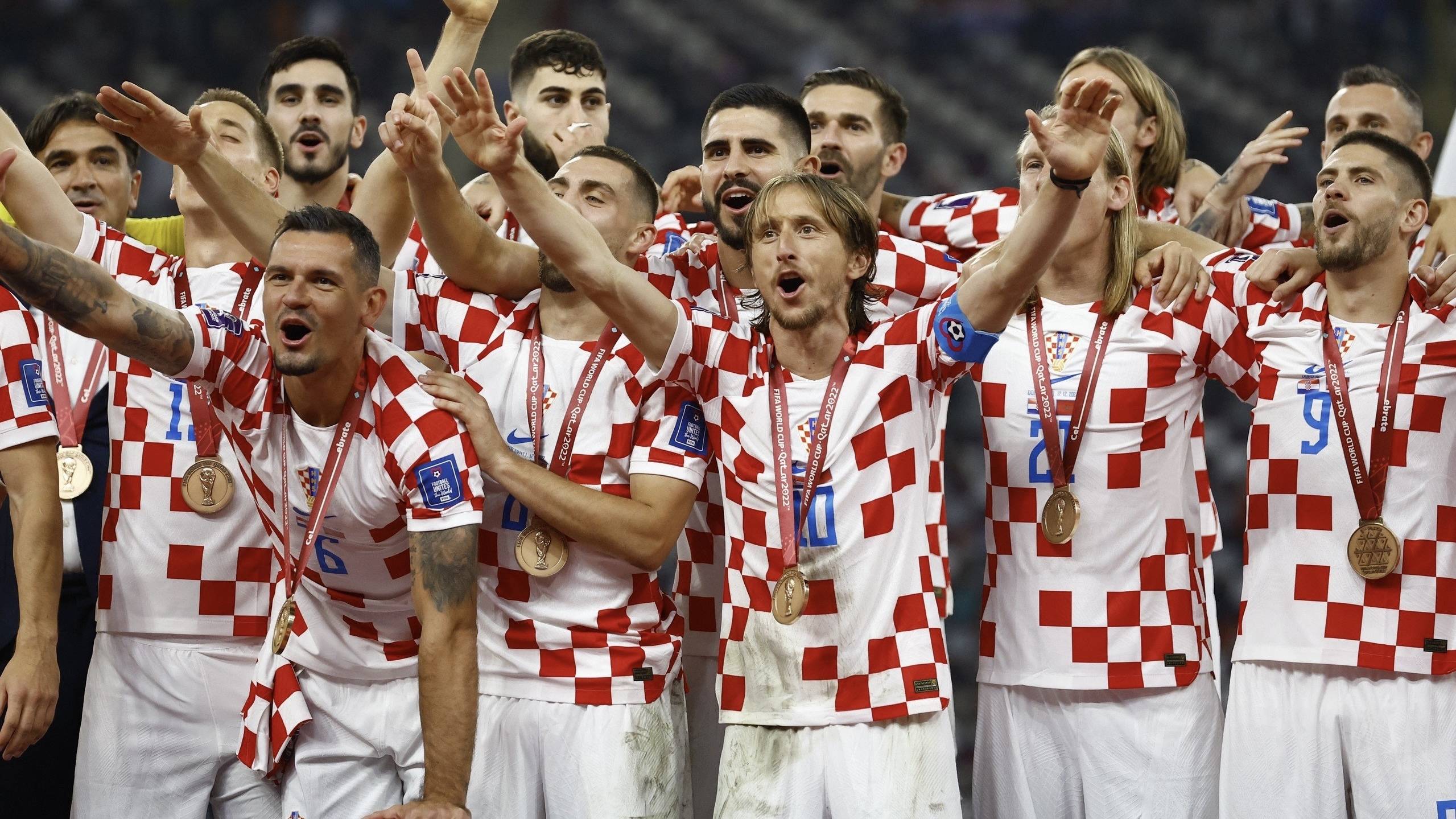 高水平的足球赛事成为球迷追捧的焦点的简单介绍