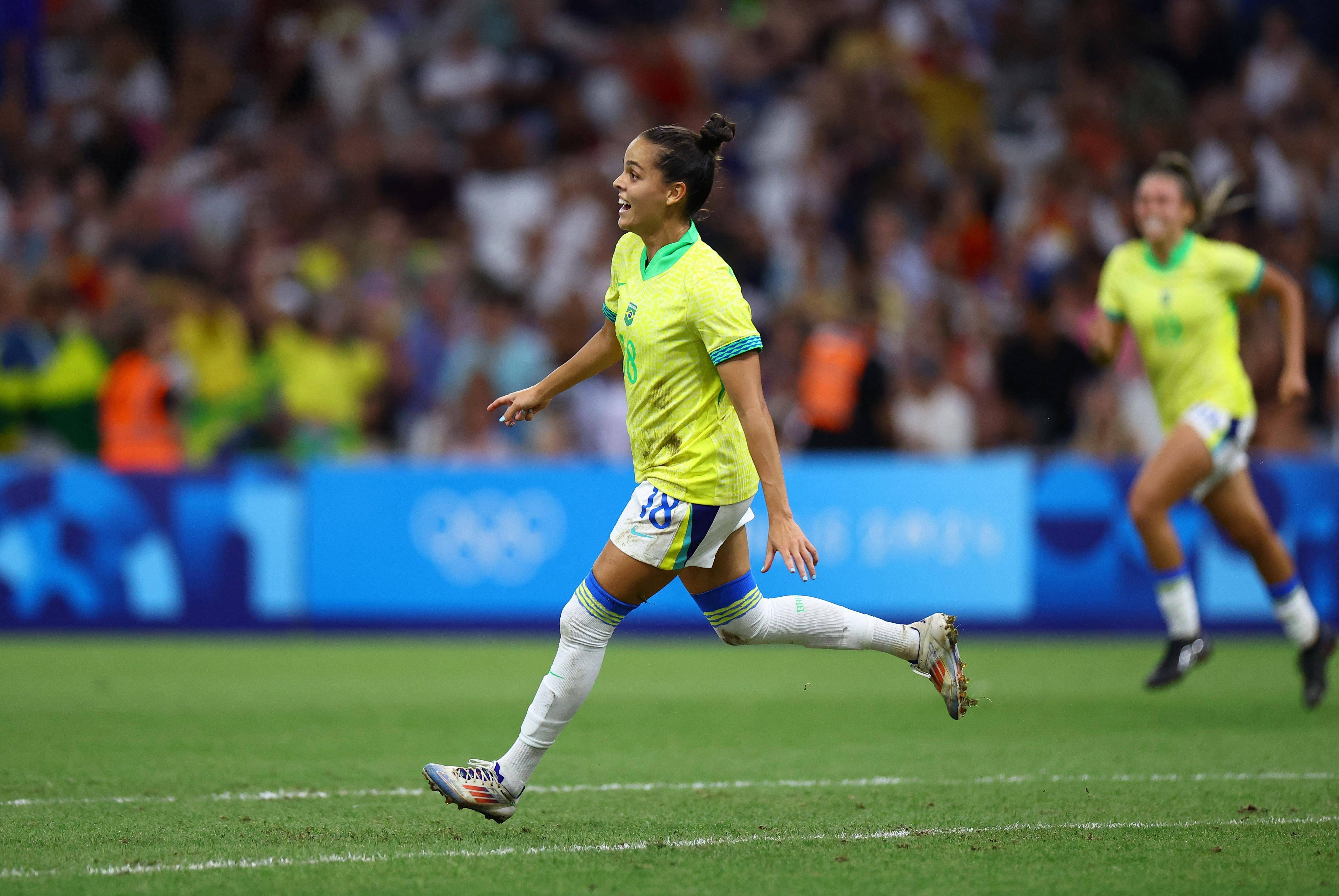 西班牙女足在比赛中取得辉煌胜利，晋级半决赛 