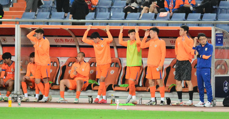 重庆力帆主场不敌山东泰山，遭遇连败的简单介绍