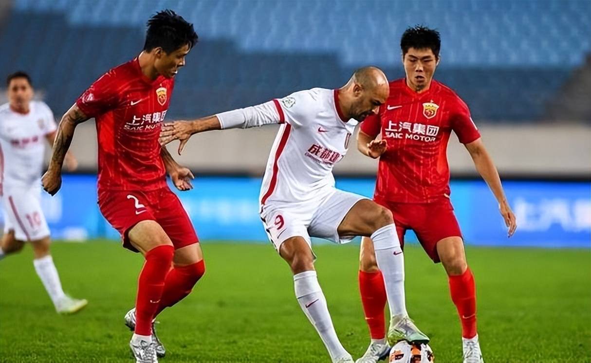 球员出色发挥，引起体育界热议 