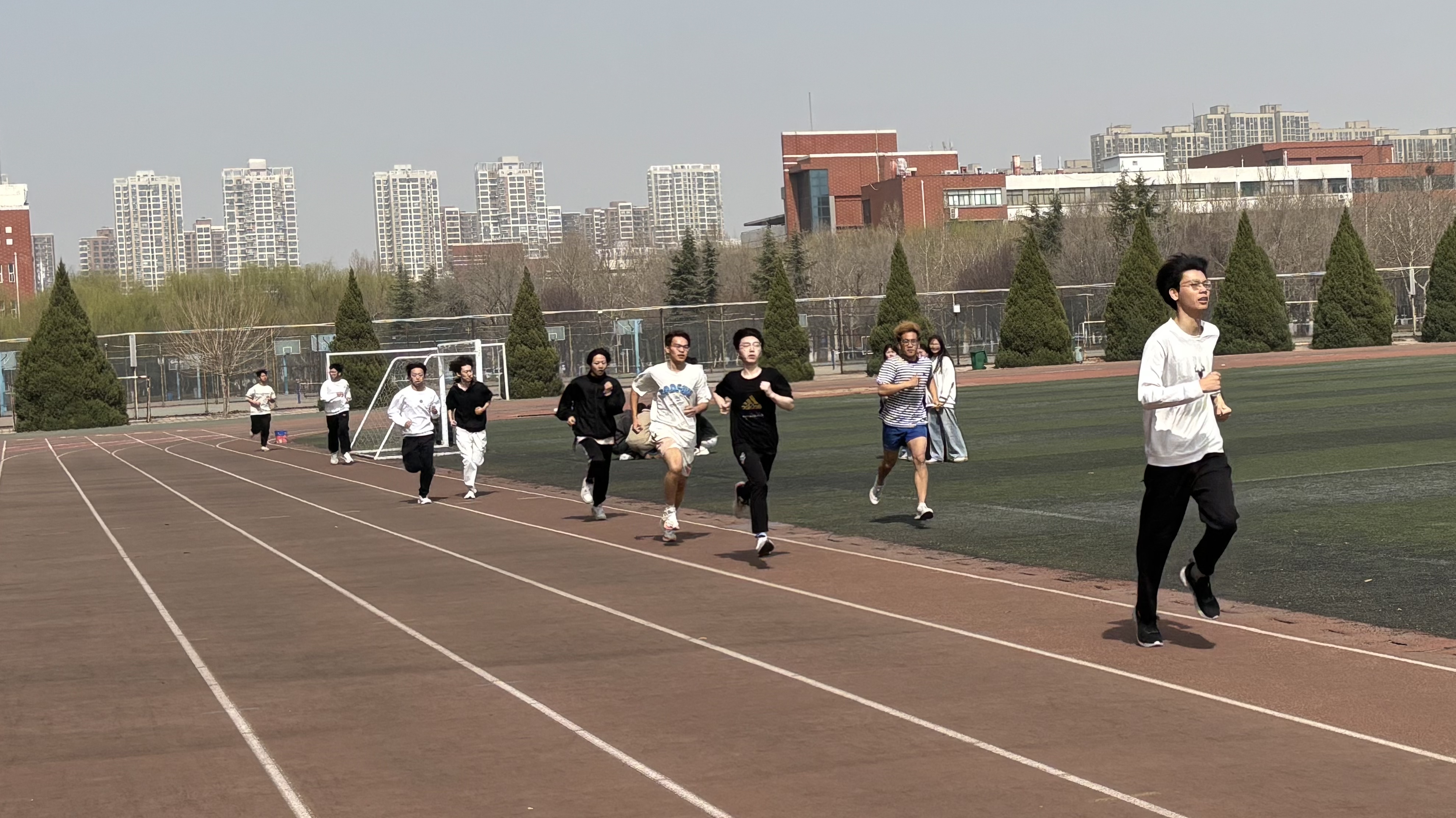 夺冠无敌！中国短跑选手绽放光芒 