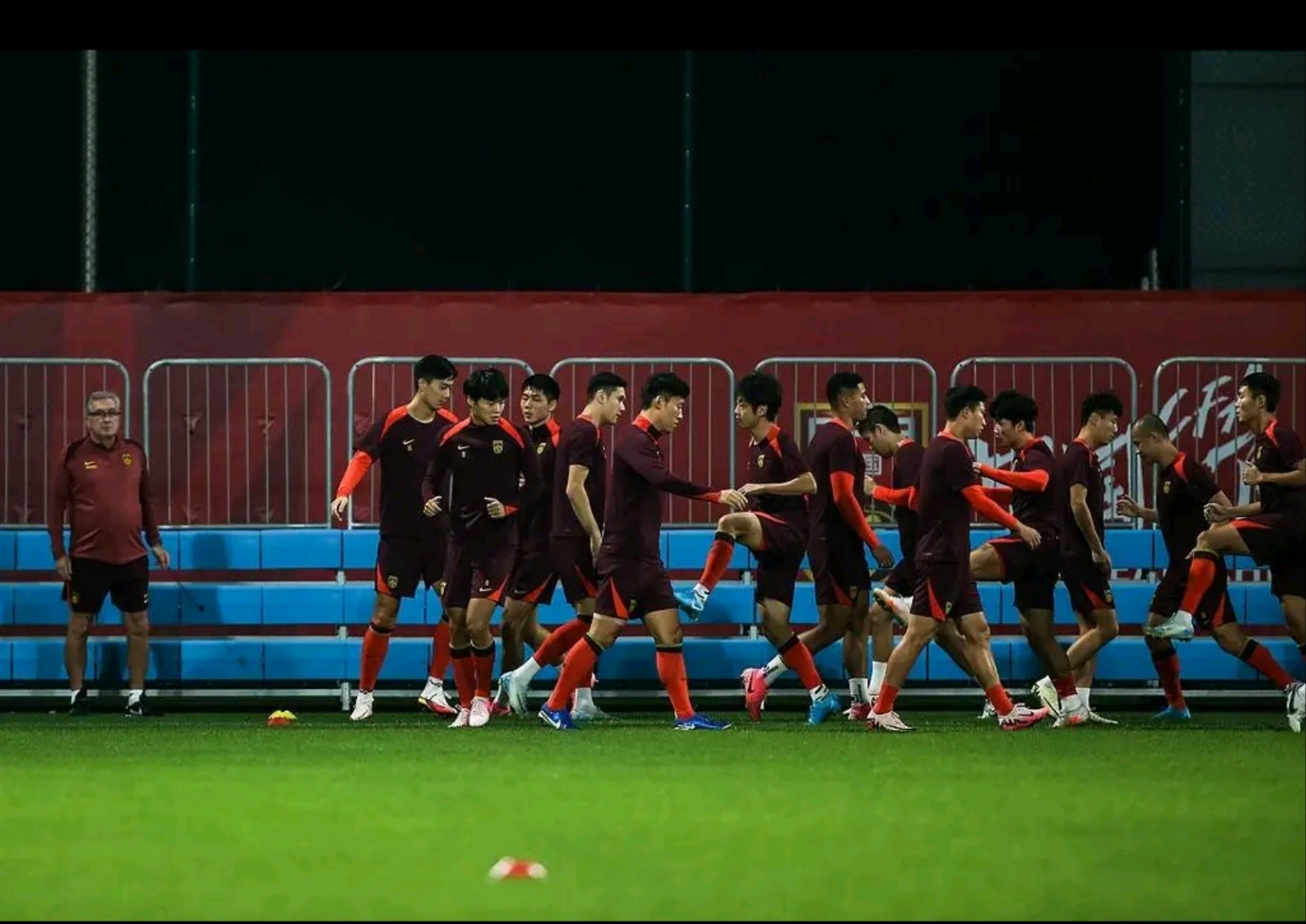 体能训练效果显著，球队多场比赛保持不败的简单介绍