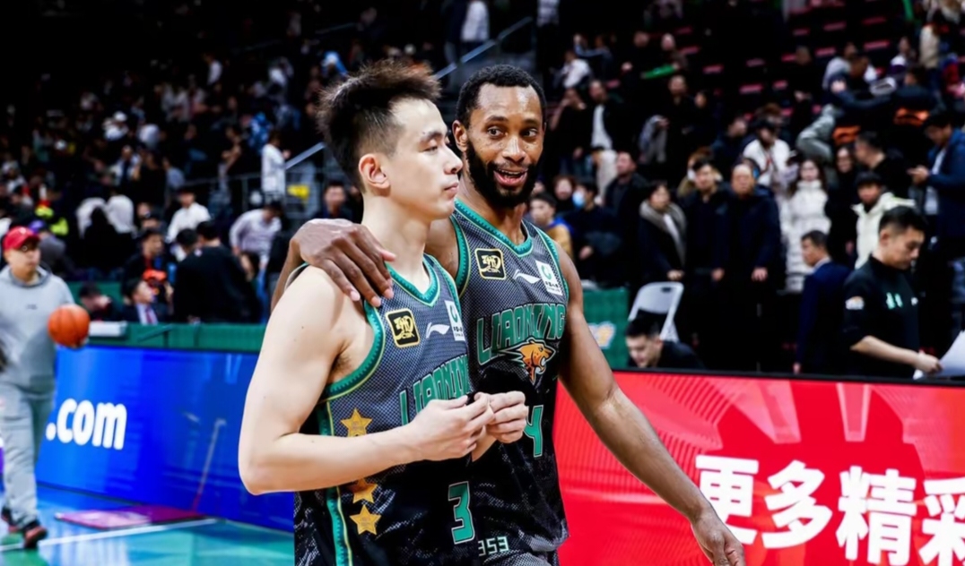 精彩比赛中一位新晋球星崭露头角，引人瞩目的简单介绍