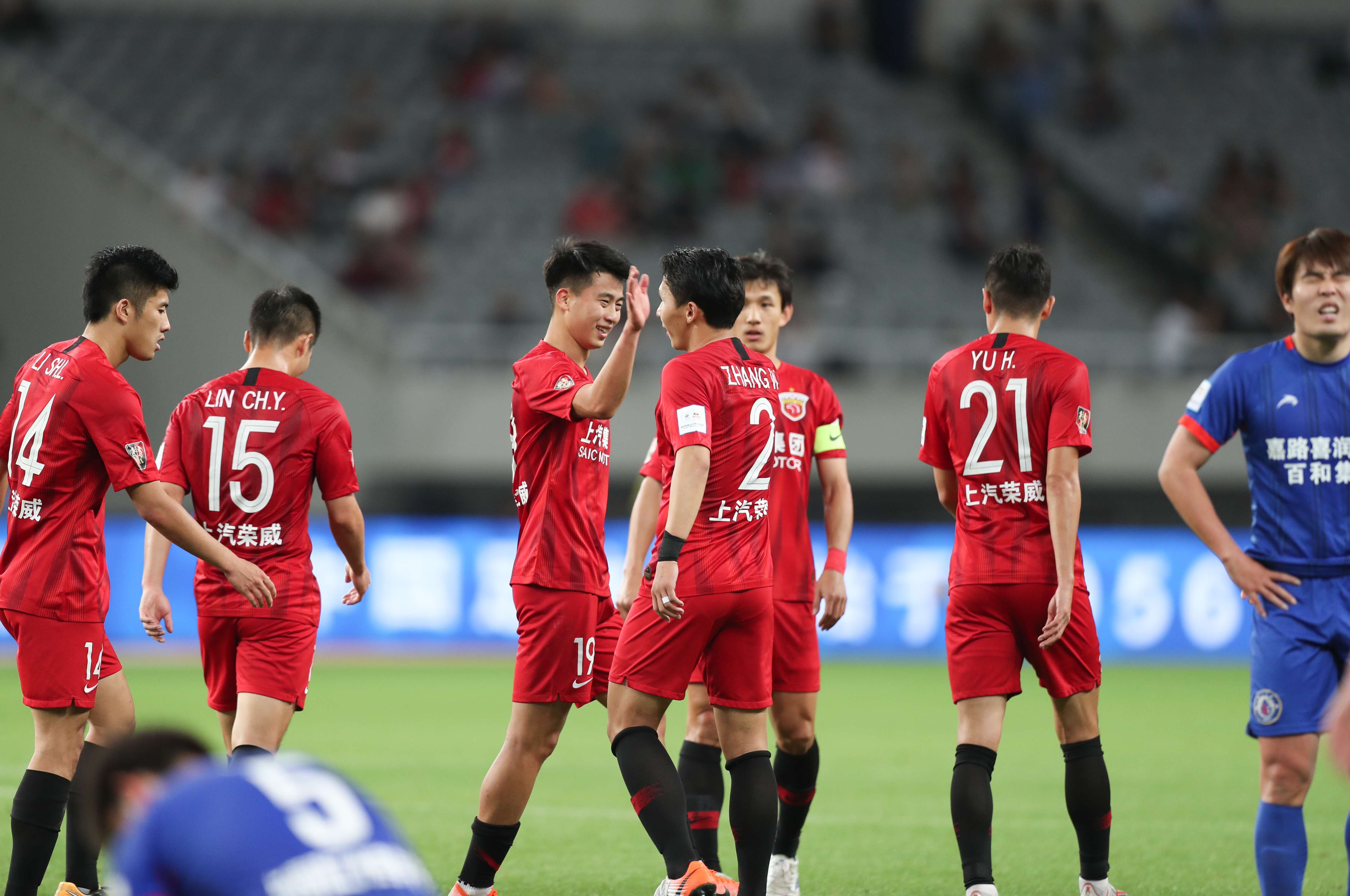 广州富力对阵上海上港，双方实力强弱对比备受瞩目！的简单介绍