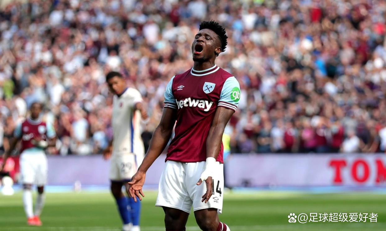 包含汉堡球员表现低迷，主帅或面临压力的词条