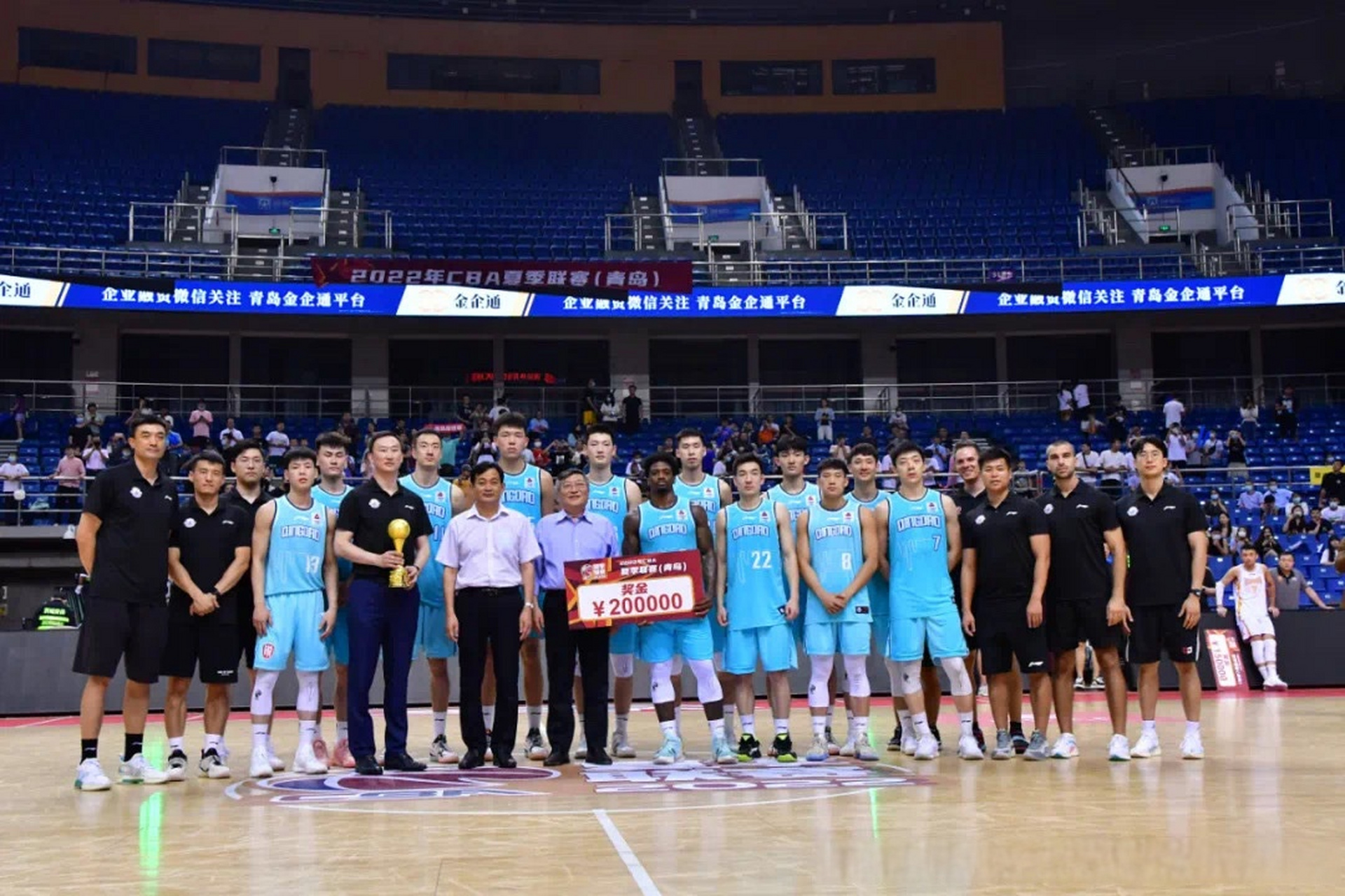 篮球联赛派对现场热闹非凡,球迷尽兴观战的简单介绍 篮球联赛派对现场热闹非凡,球迷尽兴观战的简单介绍