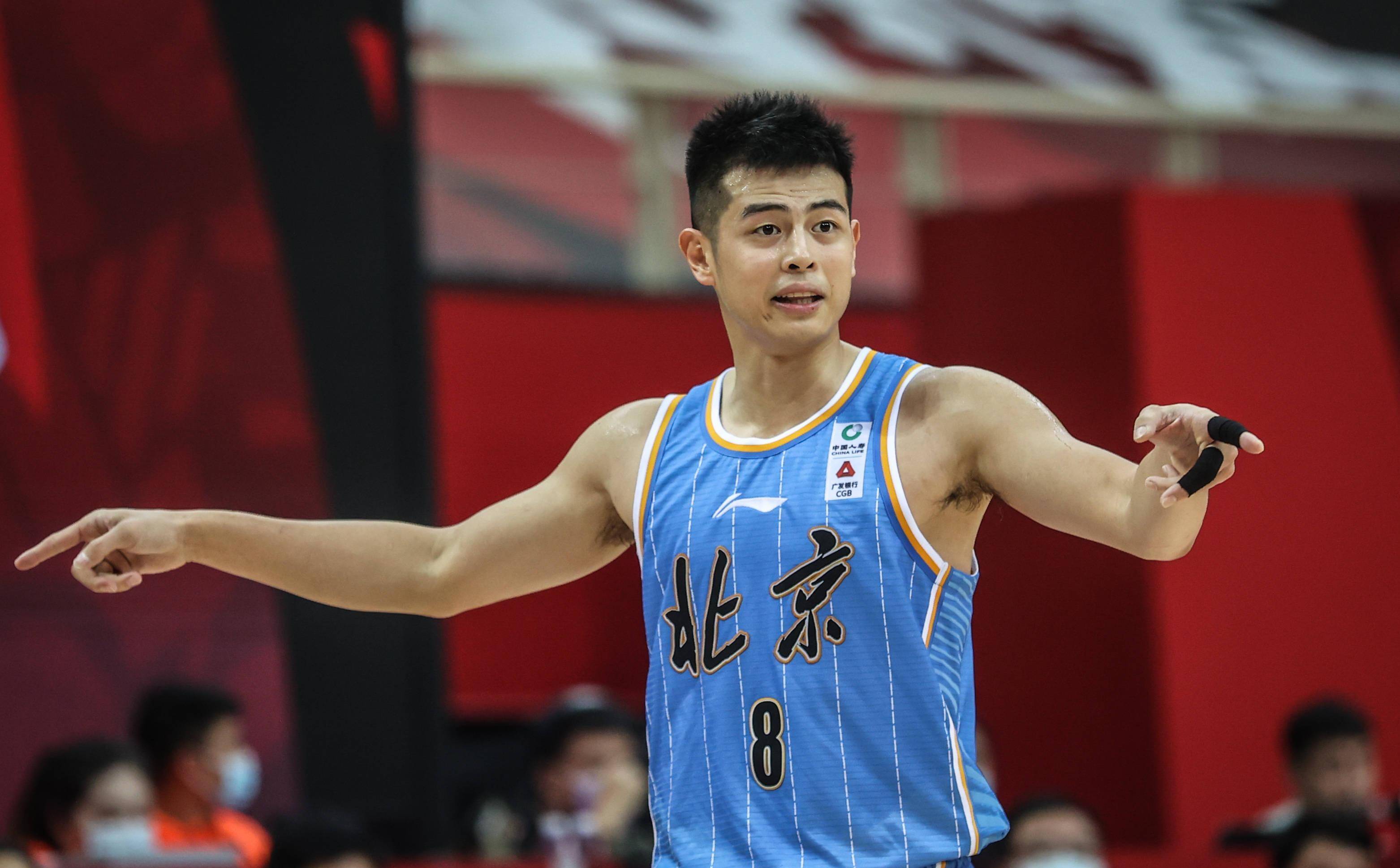 北京男篮主帅点赞球队团结一致，成功斩获关键胜利 