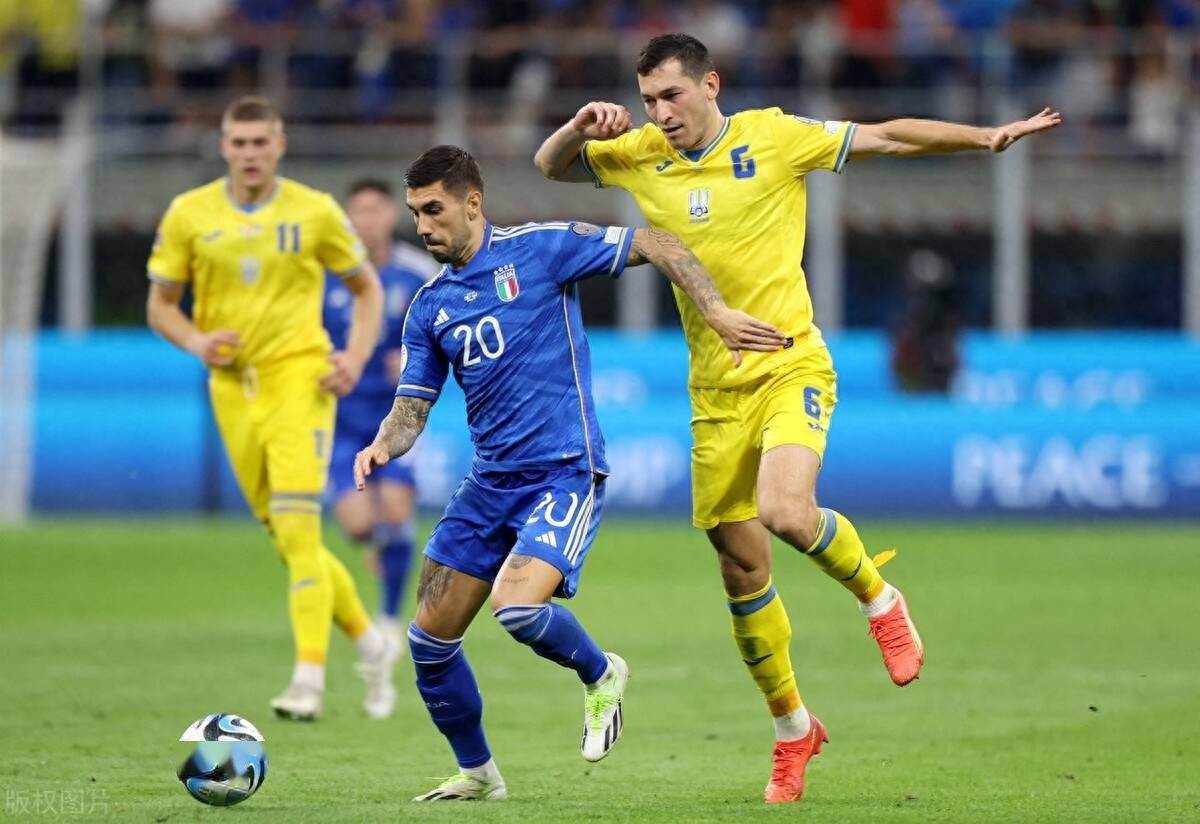 包含意大利队在欧预赛中取得胜利晋级下一轮的词条