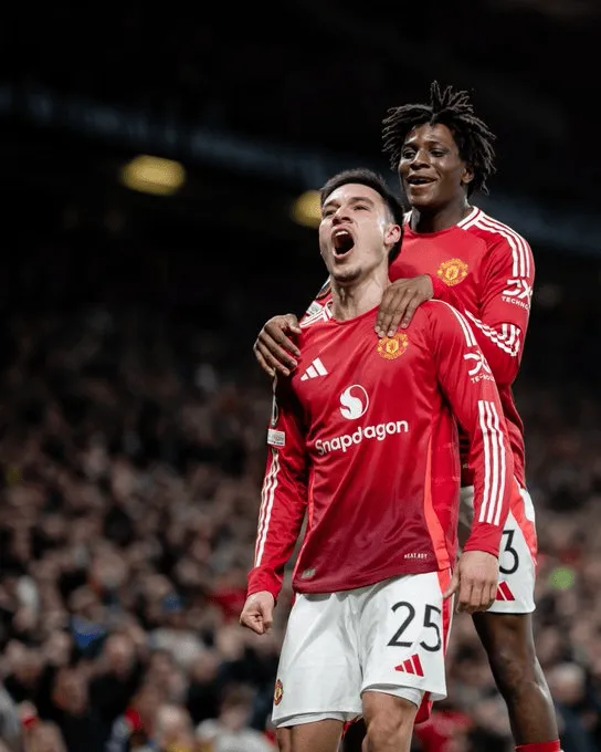 关于曼联新援：拉夫尔-瓜瓦尼生涯第百球的信息