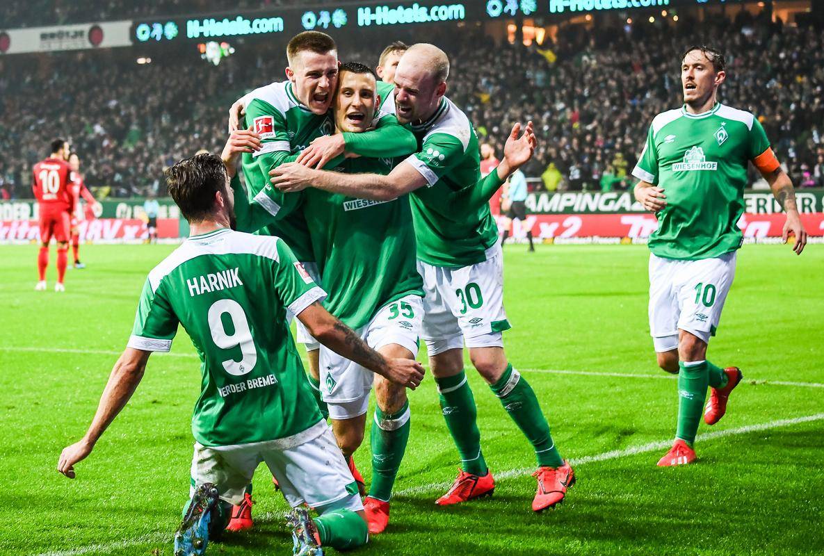 包含沃尔夫斯堡客场大胜云达不来梅，状态火爆的词条