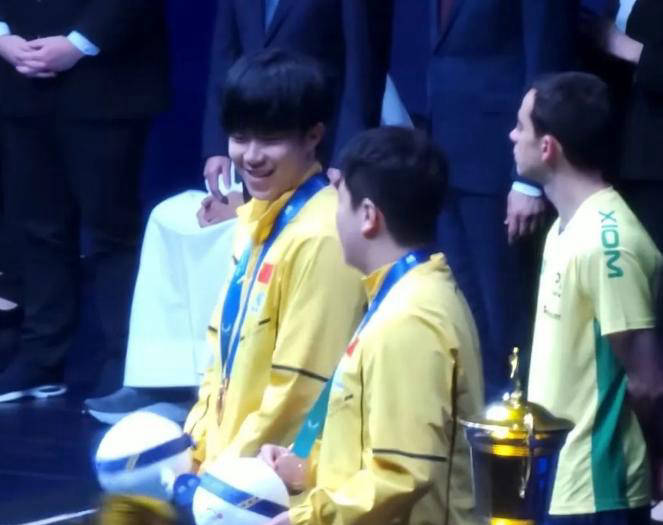 拜仁慢热惜败，引发球迷热议的简单介绍