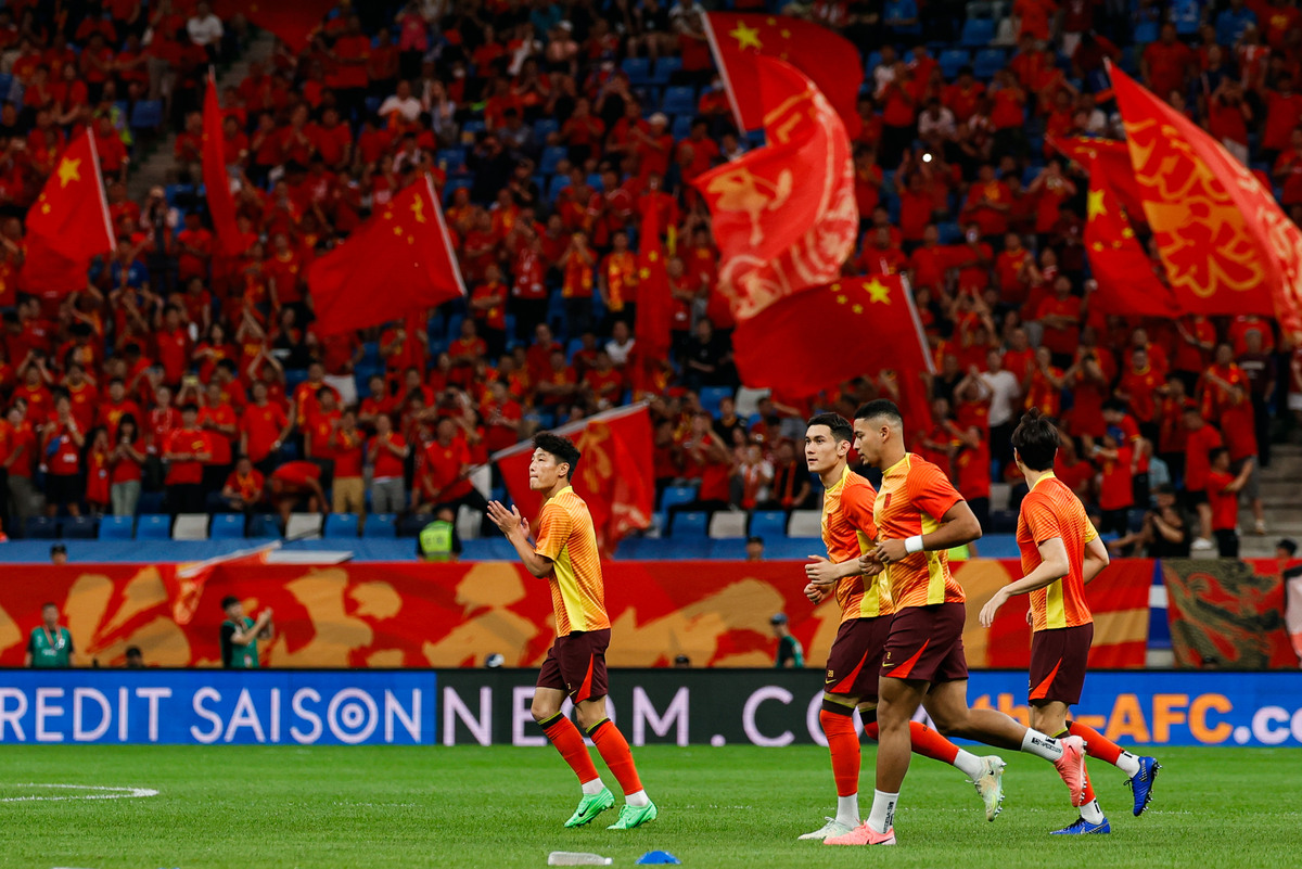 亚洲杯足球赛战火升腾,半决赛悬念重重 亚洲杯足球赛战火升腾,半决赛悬念重重