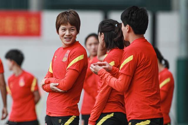 女足国家队备战决赛,研究对手战术 女足国家队备战决赛,研究对手战术