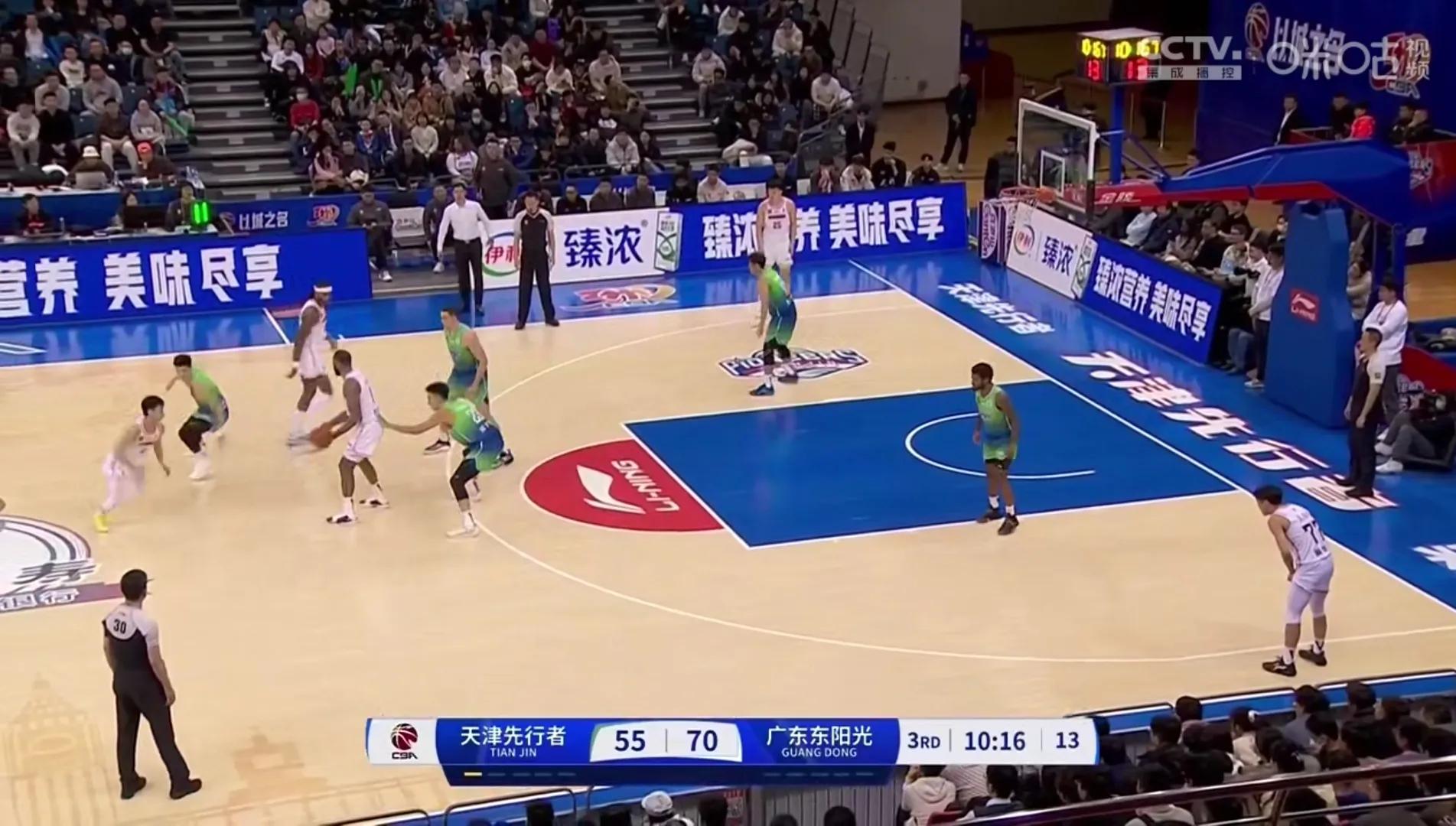 深圳佳兆业客场战胜大连一方，取得胜利 