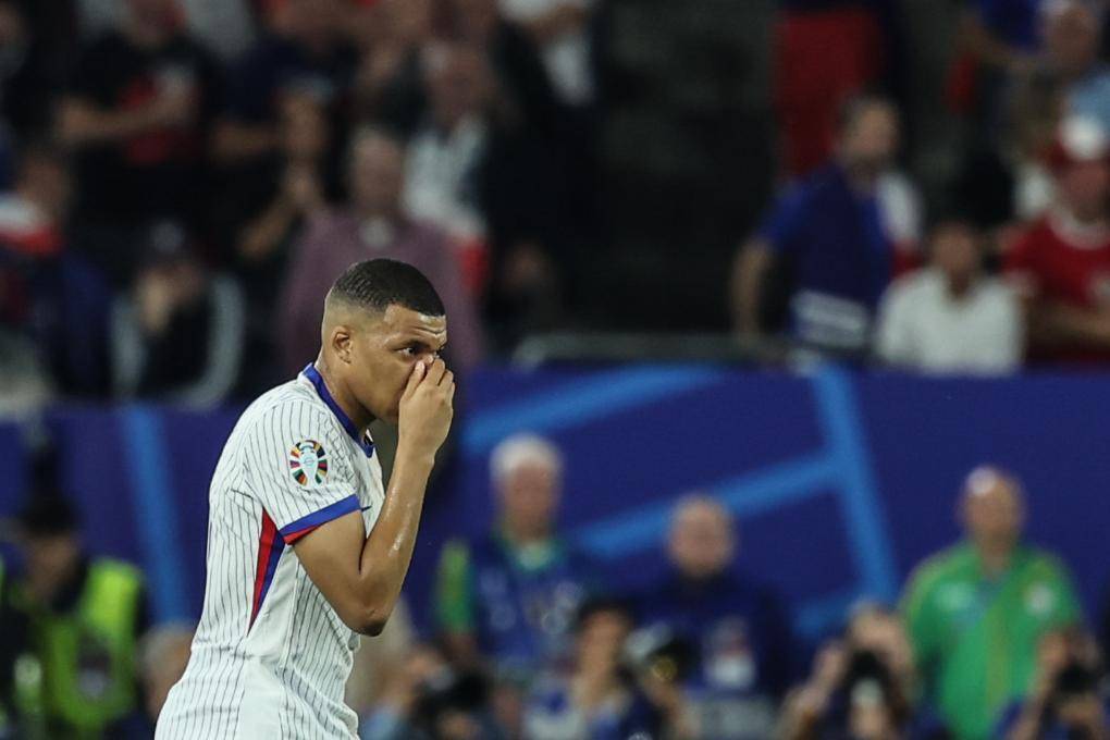 法国队中场核心受伤,困扰世界杯备战 法国队中场核心受伤,困扰世界杯备战