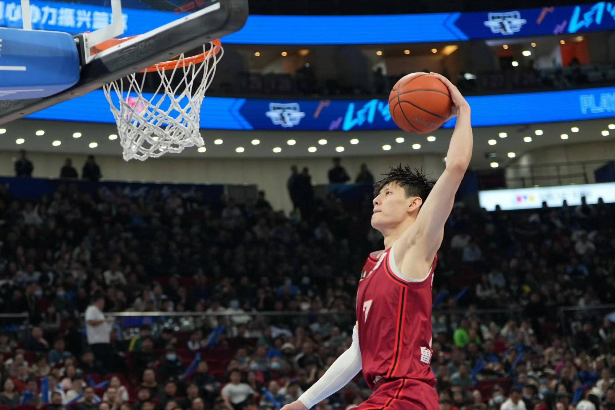 篮球明星秀出国际级球技,逆袭势不可挡的简单介绍 篮球明星秀出国际级球技,逆袭势不可挡的简单介绍