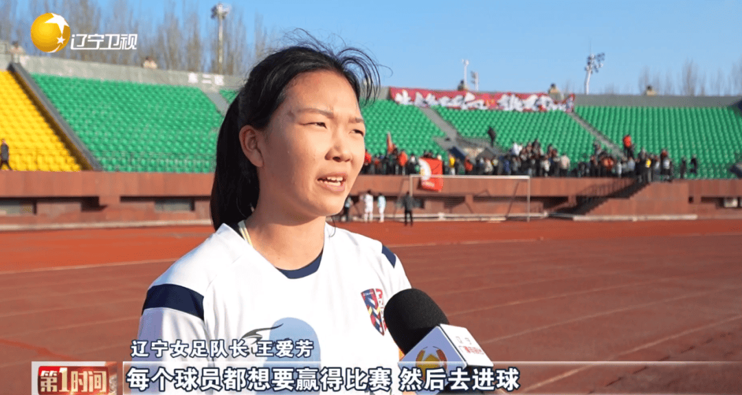 女足比赛中球员表现出色，获得赞誉 