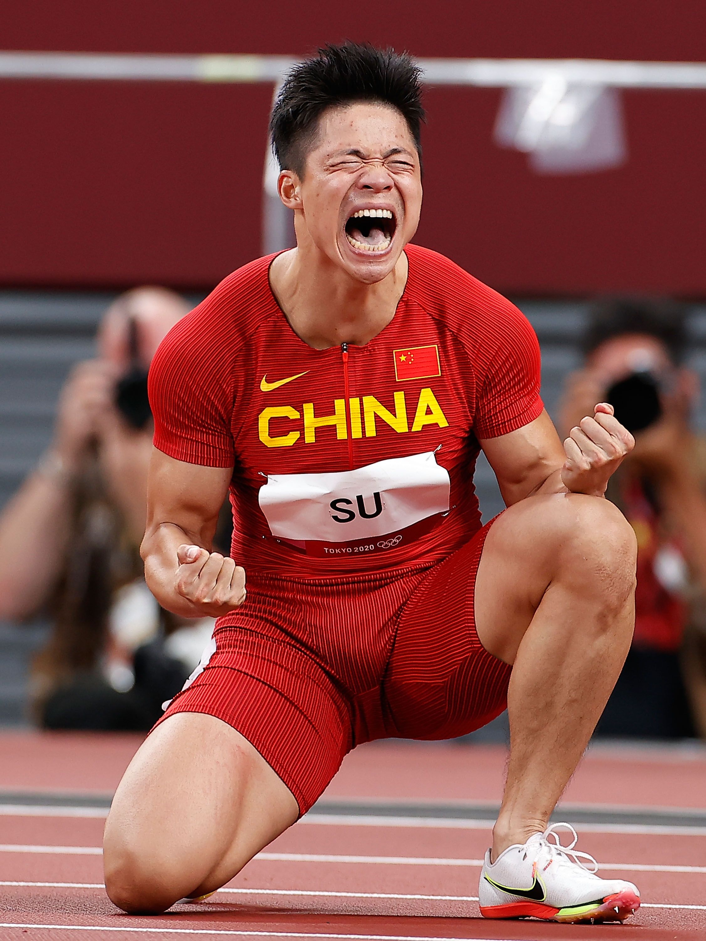 瞬间爆发力！运动员闪光获奖励 