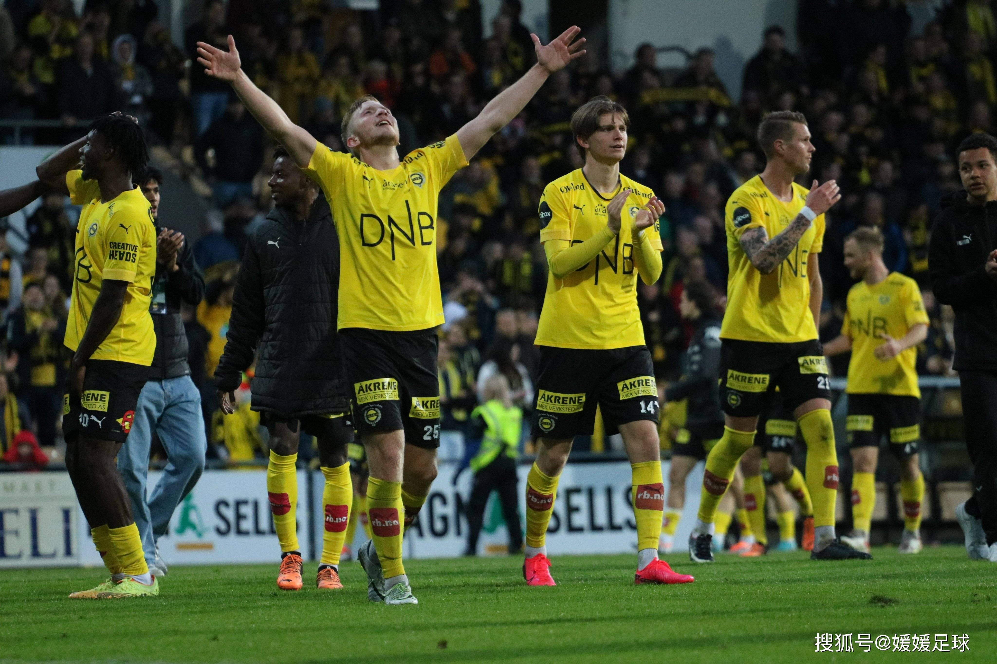 包含狂欢派对:国际足球联赛掀起高潮的词条 包含狂欢派对:国际足球联赛掀起高潮的词条