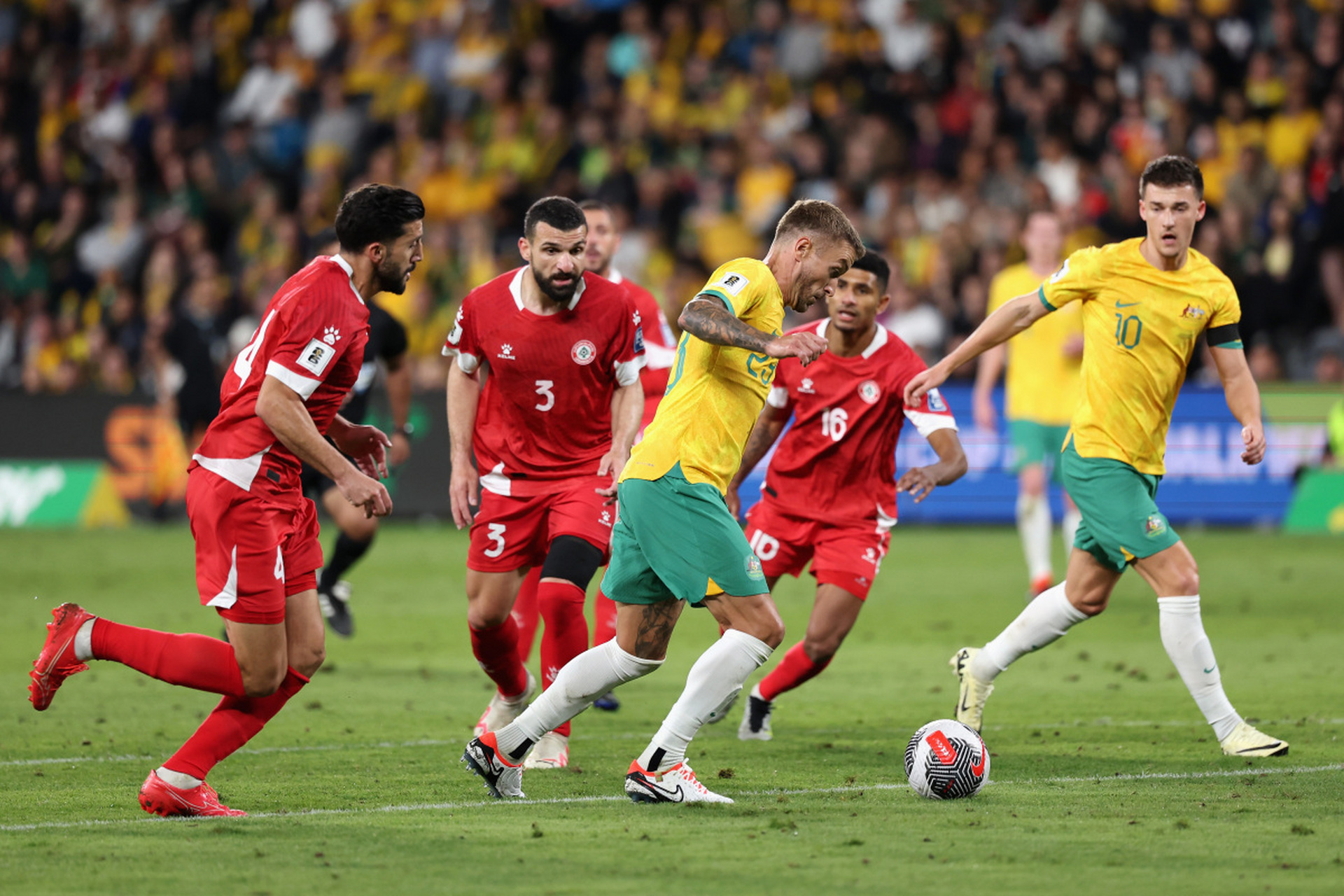 足球经典对决震撼开幕,豪强争锋无比激烈的简单介绍 足球经典对决震撼开幕,豪强争锋无比激烈的简单介绍