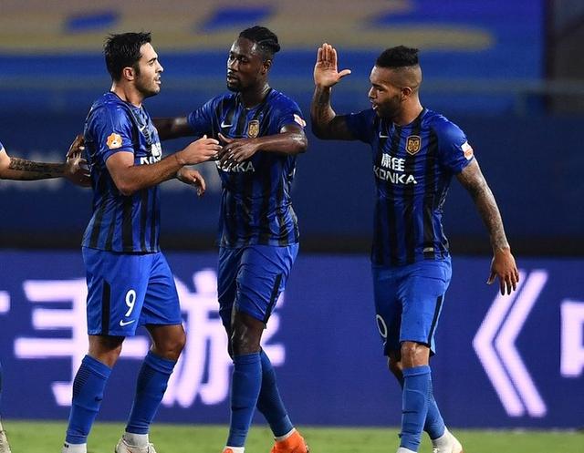 包含上海上港击败广州富力，继续领跑积分榜的词条