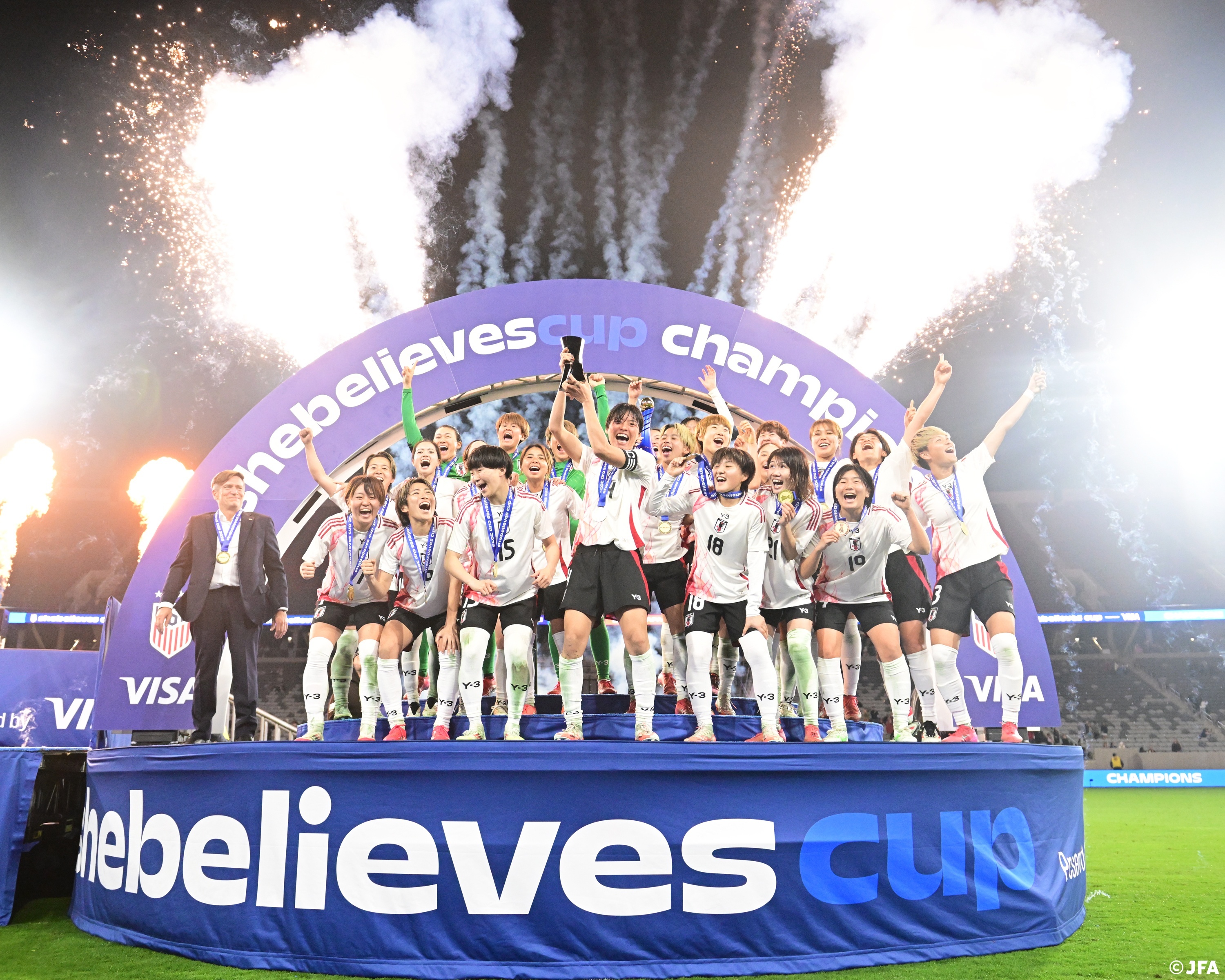 女足比赛成绩揭晓,球员赛后庆祝 女足比赛成绩揭晓,球员赛后庆祝