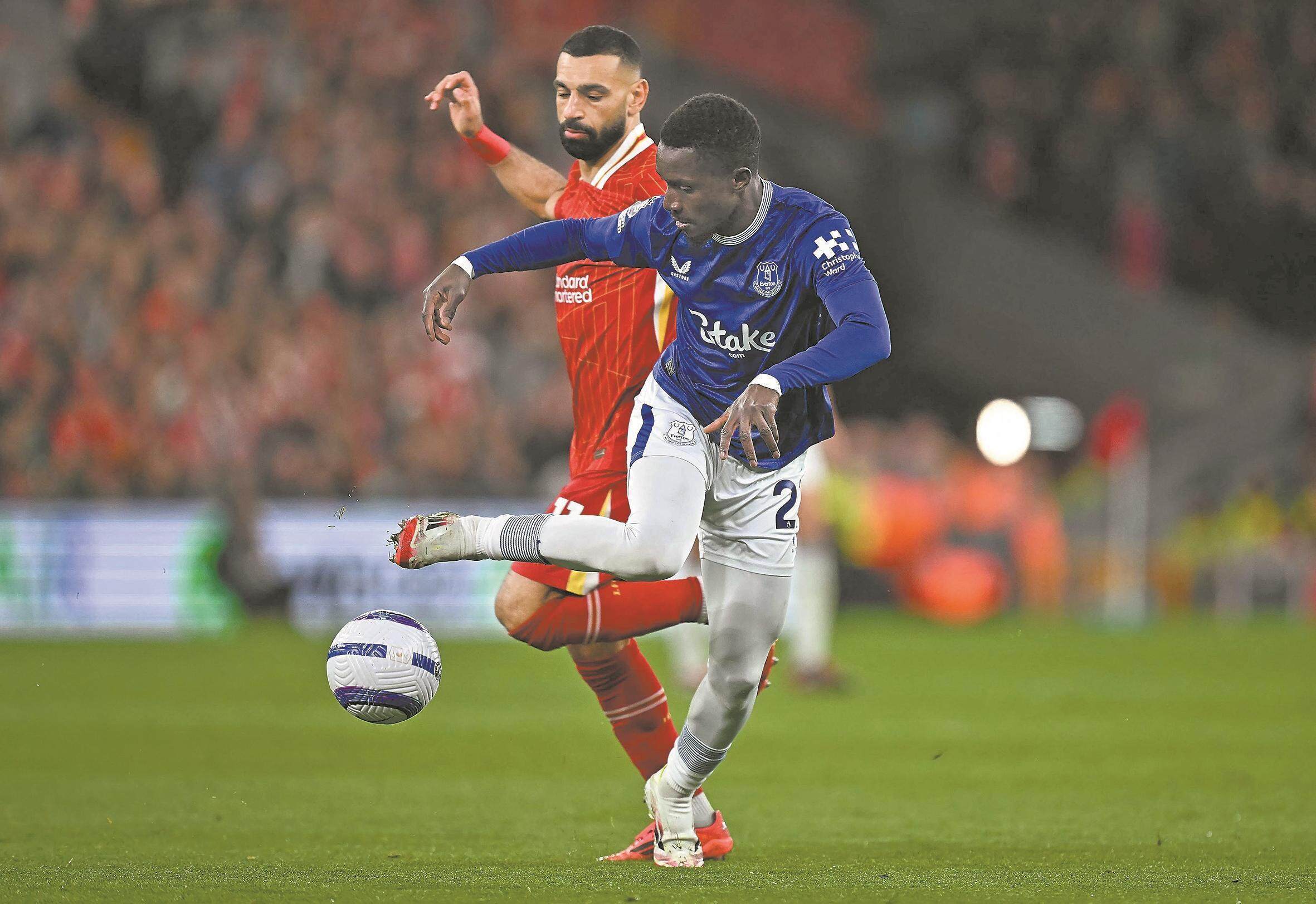 利物浦主场大获全胜,英超冠军榜首地位牢不可破 利物浦主场大获全胜,英超冠军榜首地位牢不可破