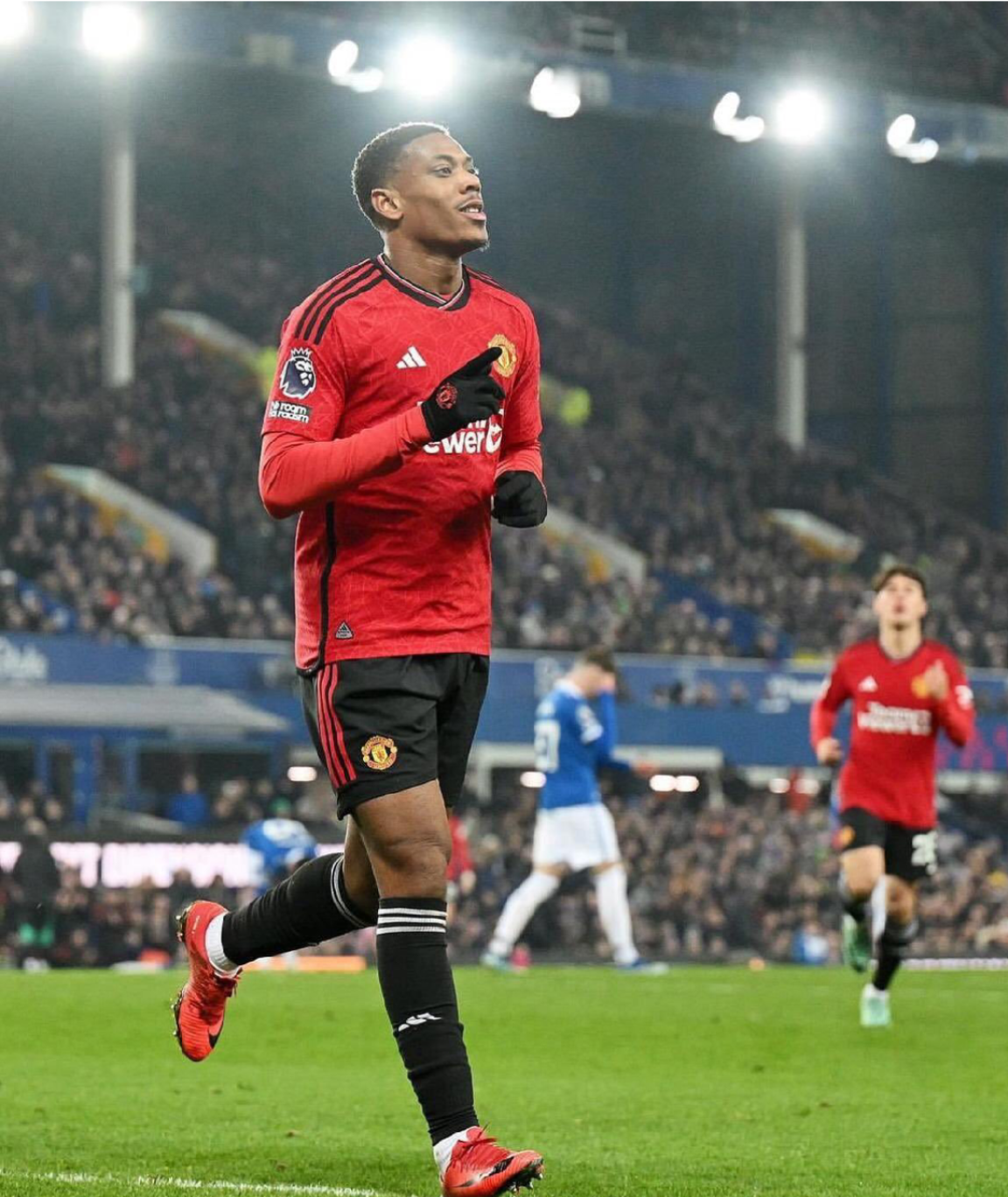 包含马夏尔复出本赛季首秀,曼联攻击力强劲的词条 包含马夏尔复出本赛季首秀,曼联攻击力强劲的词条