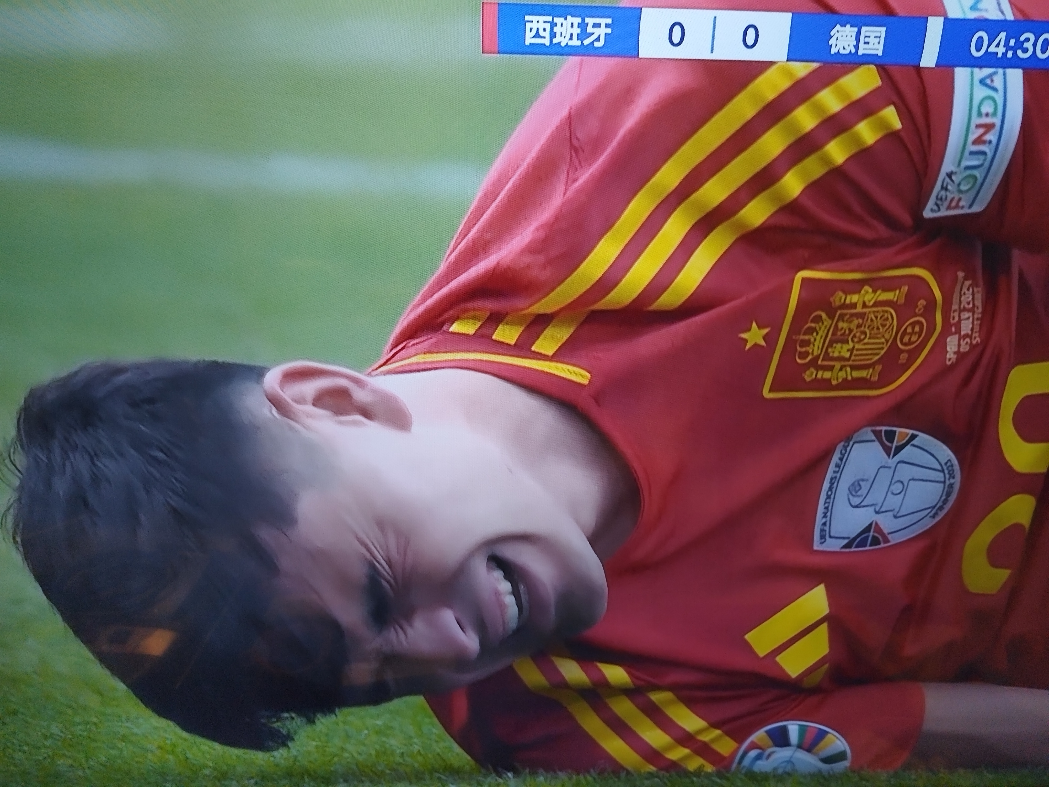 球队在主场失利，球员表示愧疚自责 