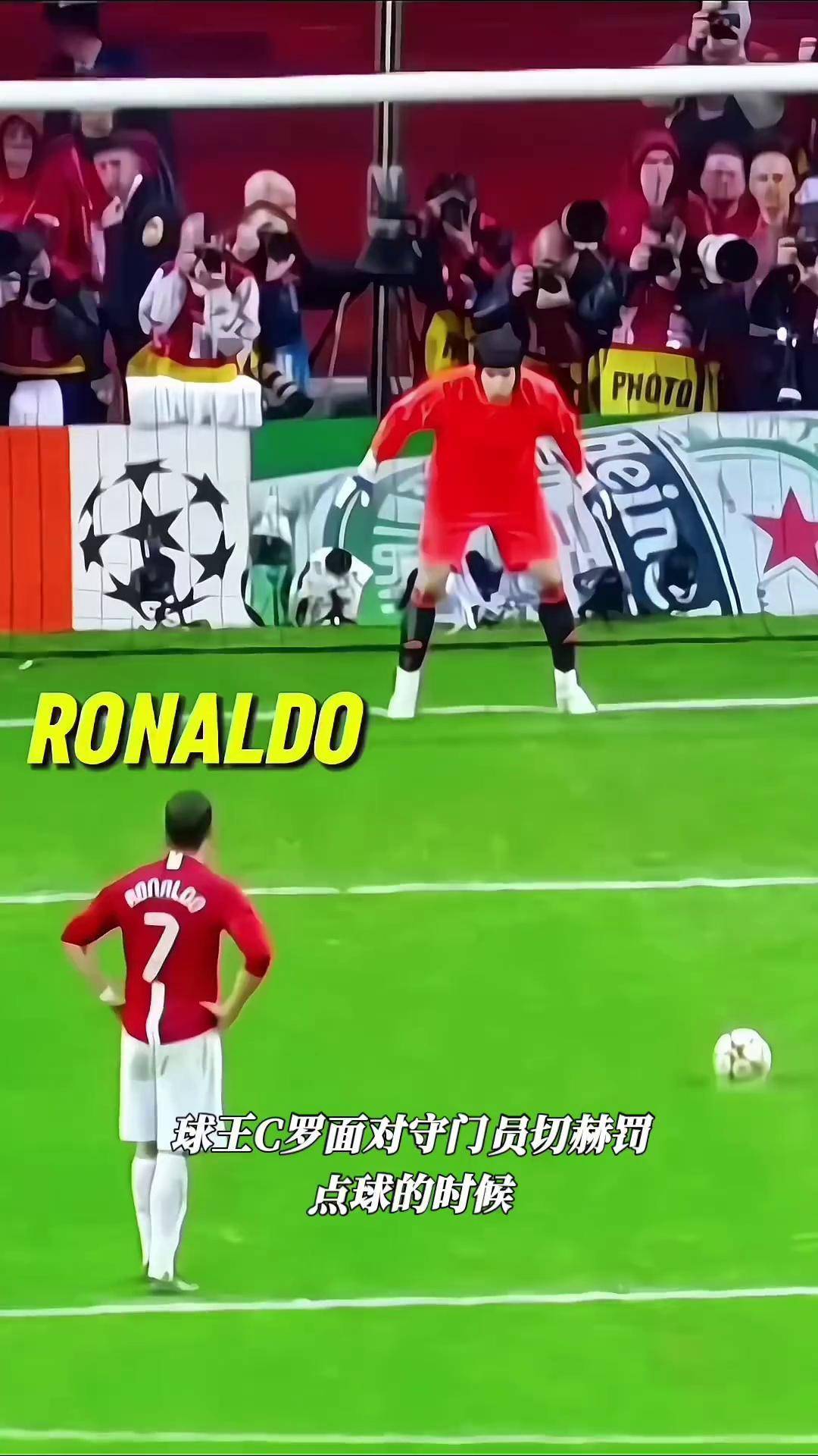 足球赛场如火如荼,球员们为荣誉拼尽全力 足球赛场如火如荼,球员们为荣誉拼尽全力