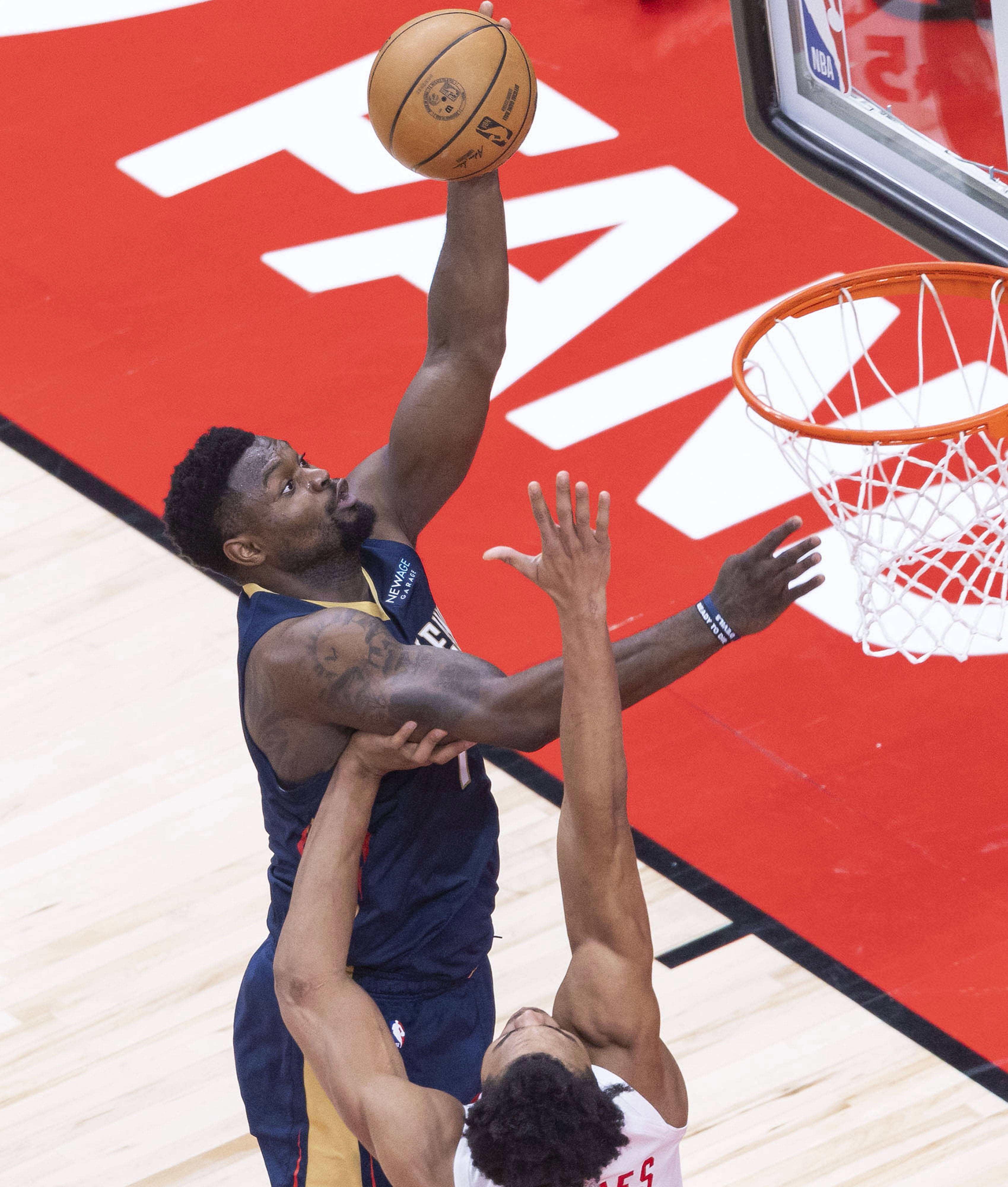 关于球场上的篮球赛事异常激烈,胜负难料的信息 关于球场上的篮球赛事异常激烈,胜负难料的信息