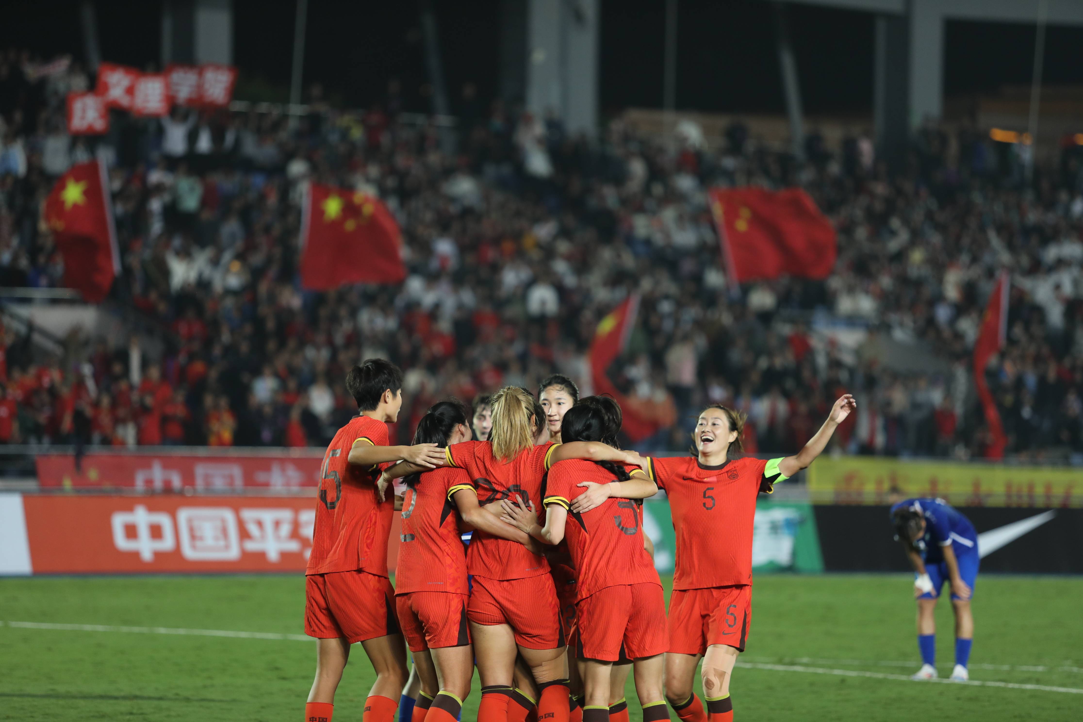 足球圈新闻:女足比赛中的绝佳表现!的简单介绍 足球圈新闻:女足比赛中的绝佳表现!的简单介绍