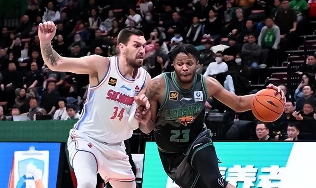 天津男篮在本次比赛中力压四川队，夺得胜利 