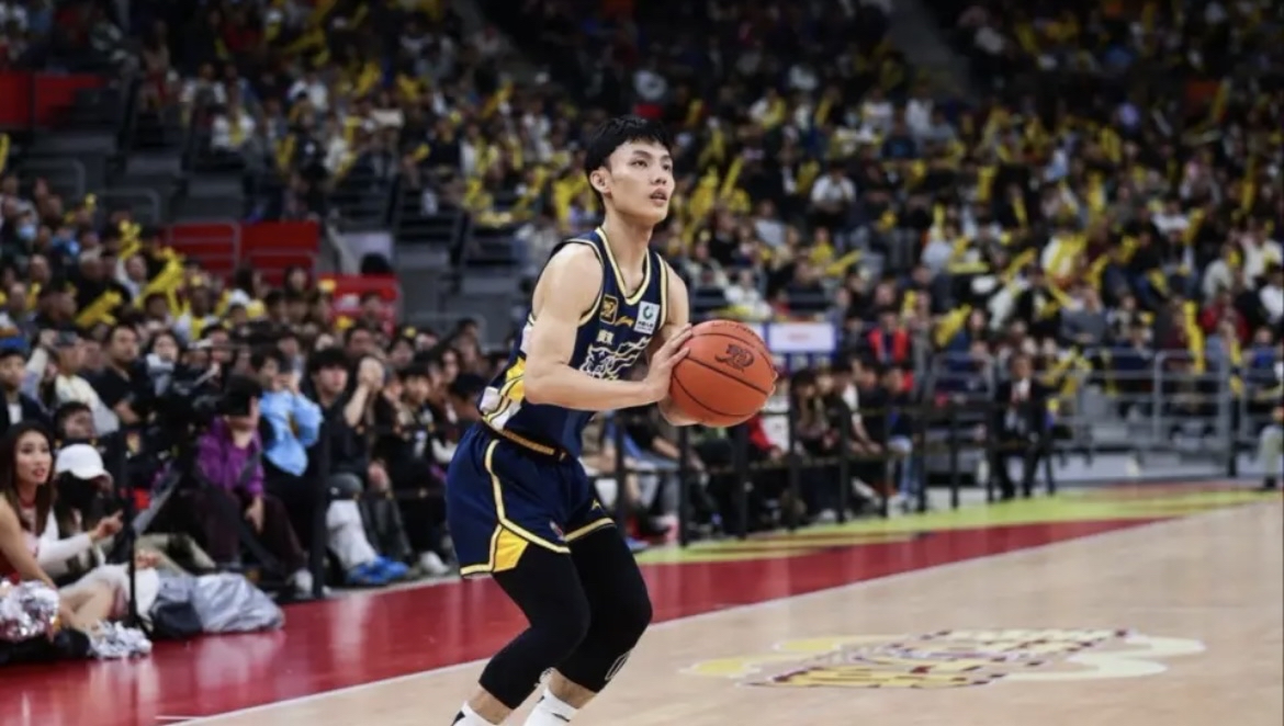 广东队在客场比赛中大胜,反超对手登顶积分榜的简单介绍 广东队在客场比赛中大胜,反超对手登顶积分榜的简单介绍