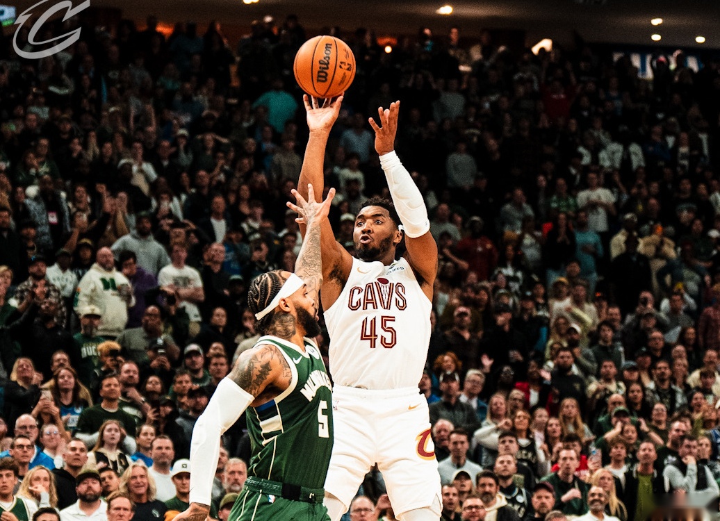 雄鹿击溃黄蜂,东部积分榜再度领跑 雄鹿击溃黄蜂,东部积分榜再度领跑