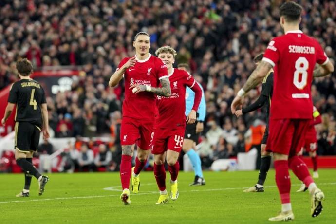 利物浦主场轻取布莱顿,保持领跑优势 利物浦主场轻取布莱顿,保持领跑优势