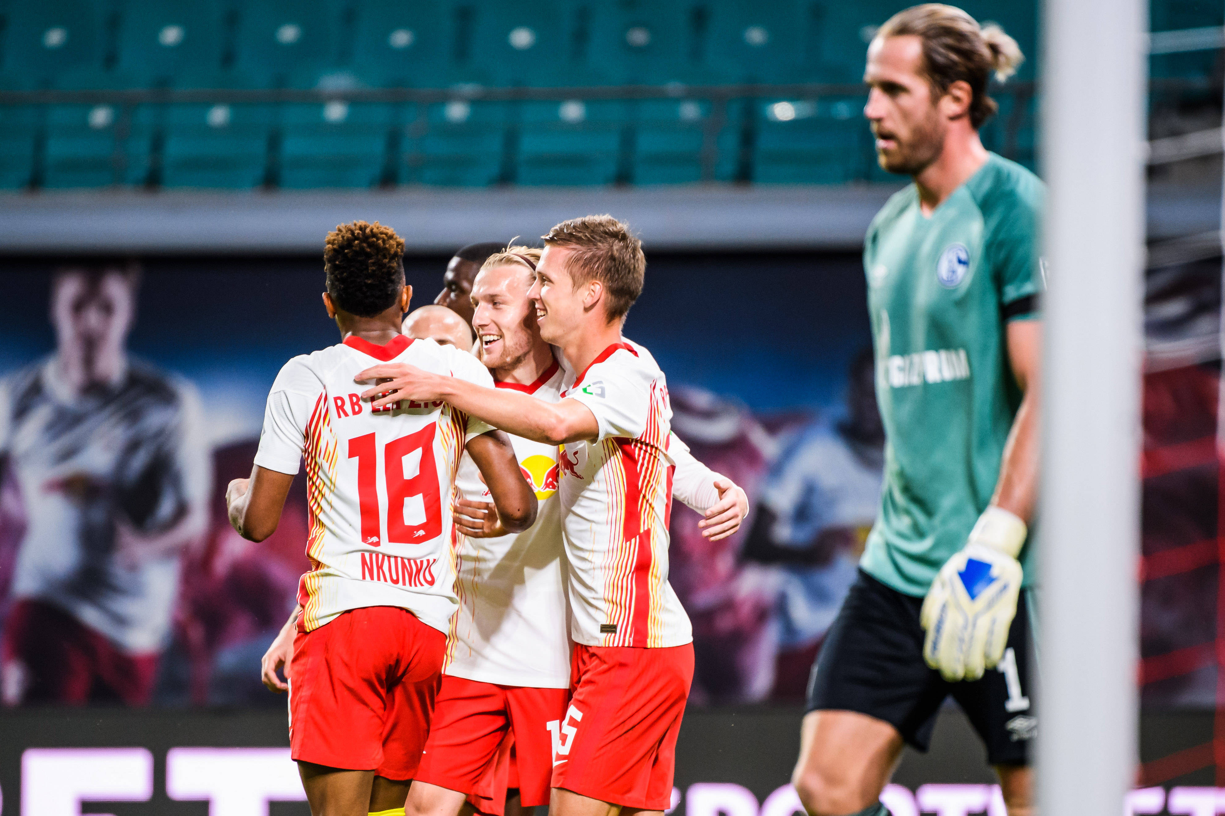 法兰克福客场失利,德甲前四席位动摇 法兰克福客场失利,德甲前四席位动摇